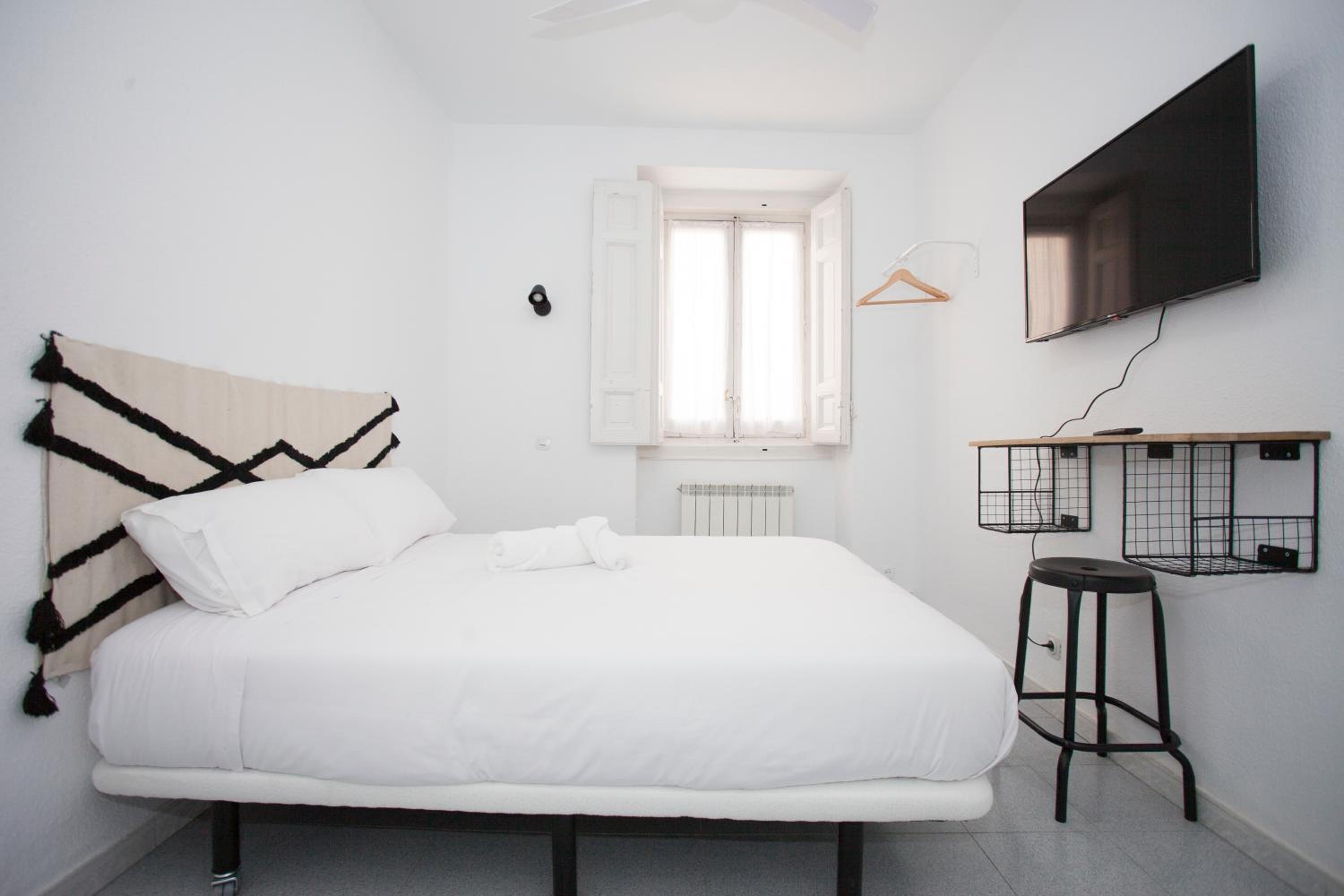 Double Room with Shared Bathroom photo 3