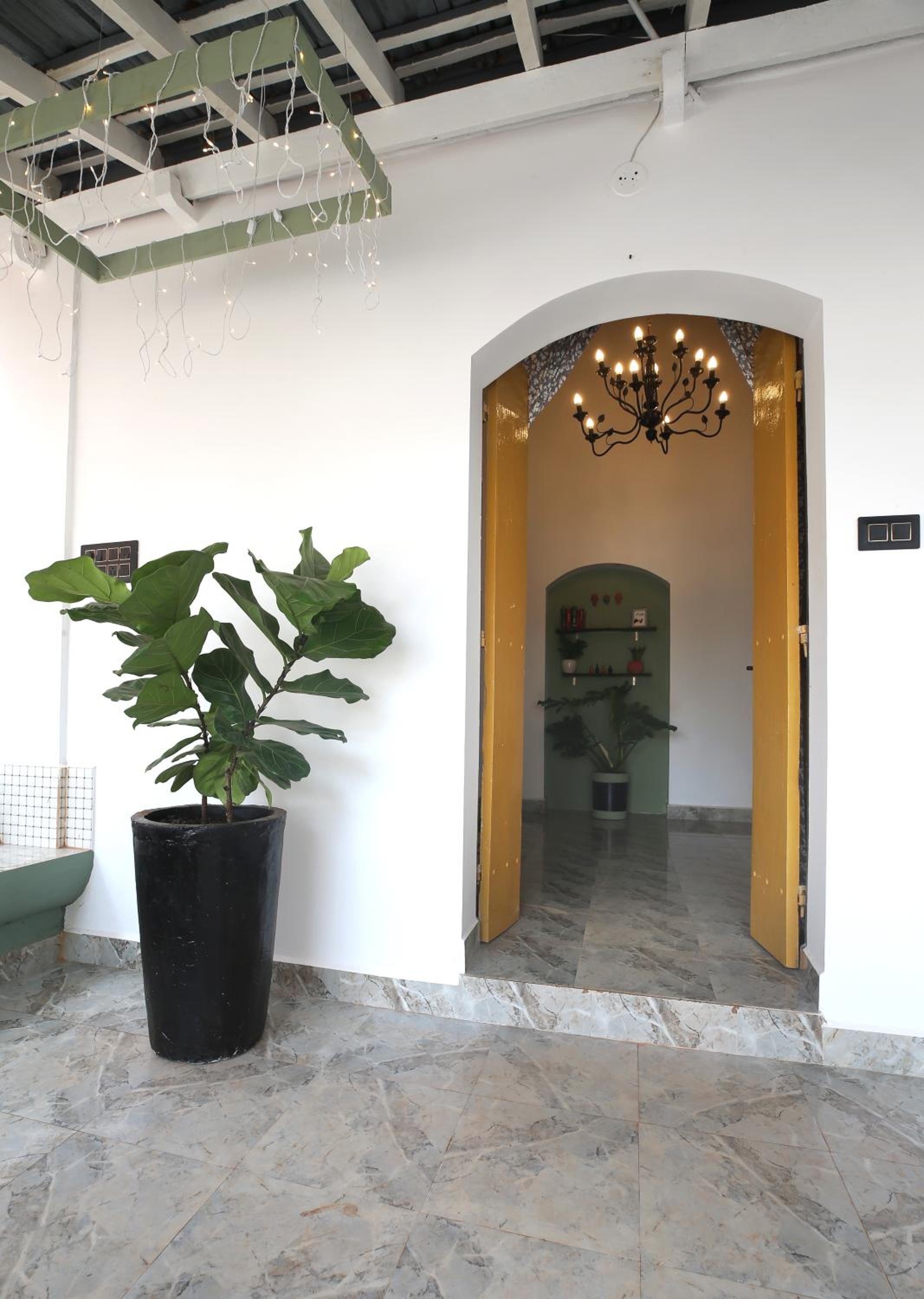 King Room with Balcony - Photo 18