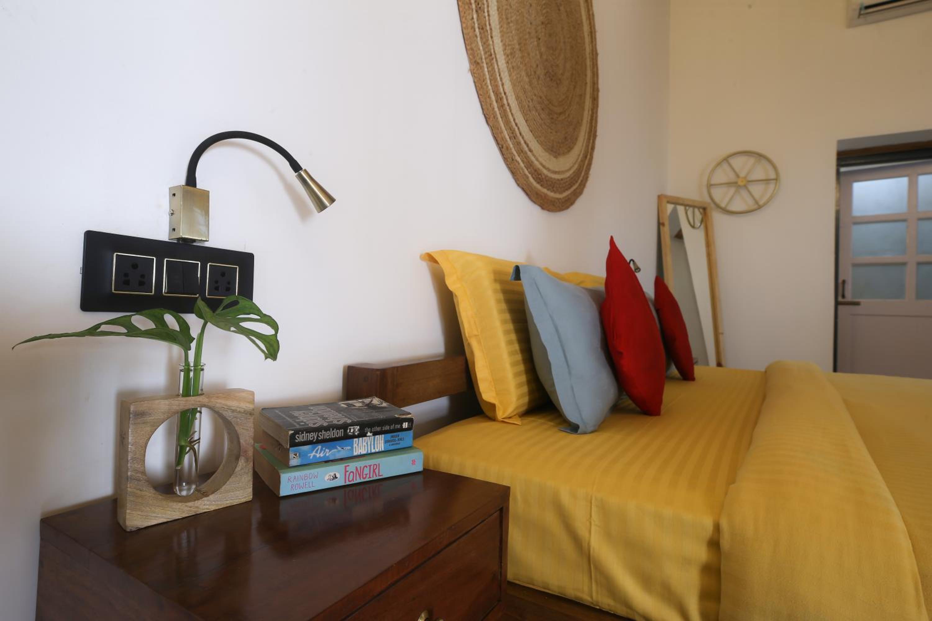 King Room with Balcony - Photo 20