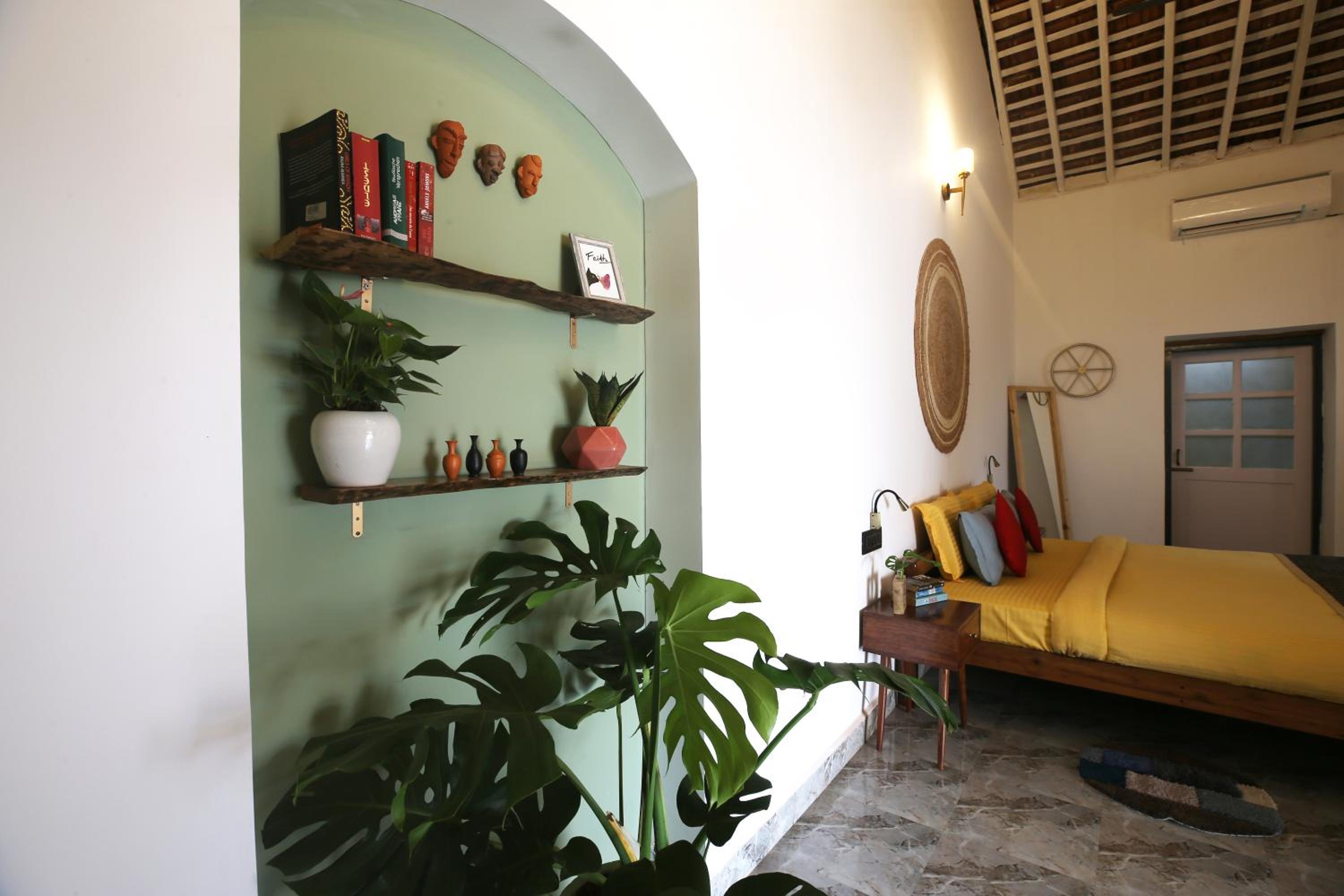 King Room with Balcony - Photo 1