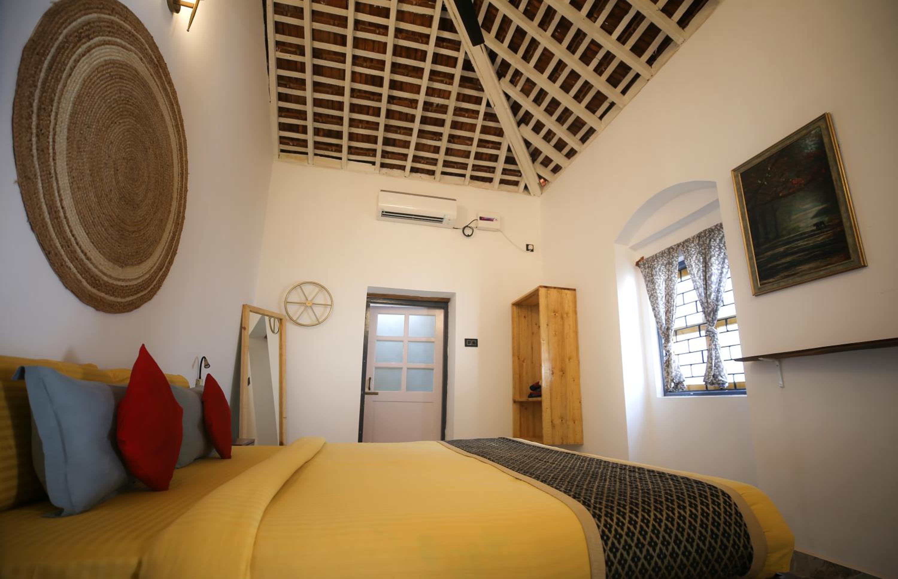 King Room with Balcony - Photo 14