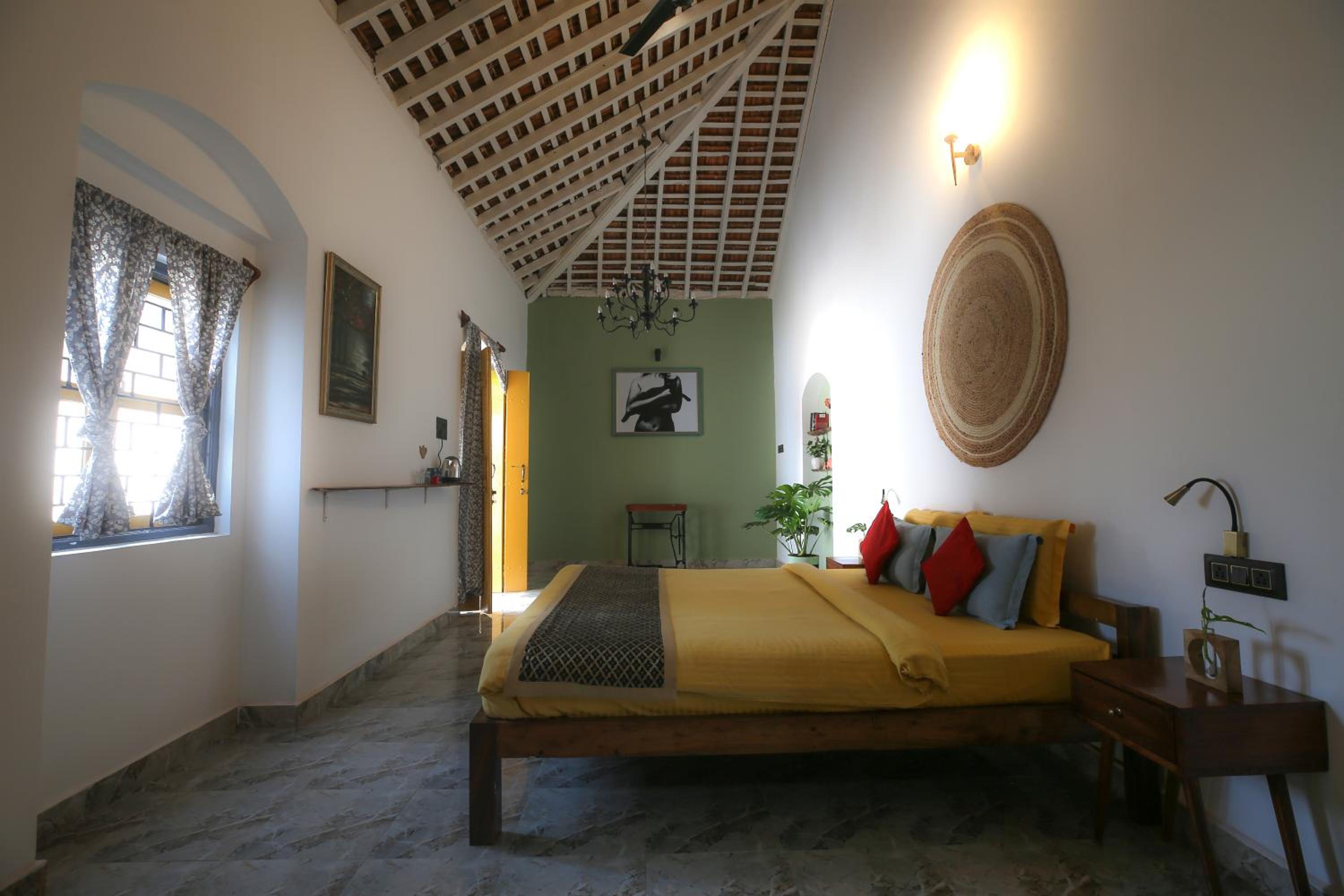 King Room with Balcony - Photo 13