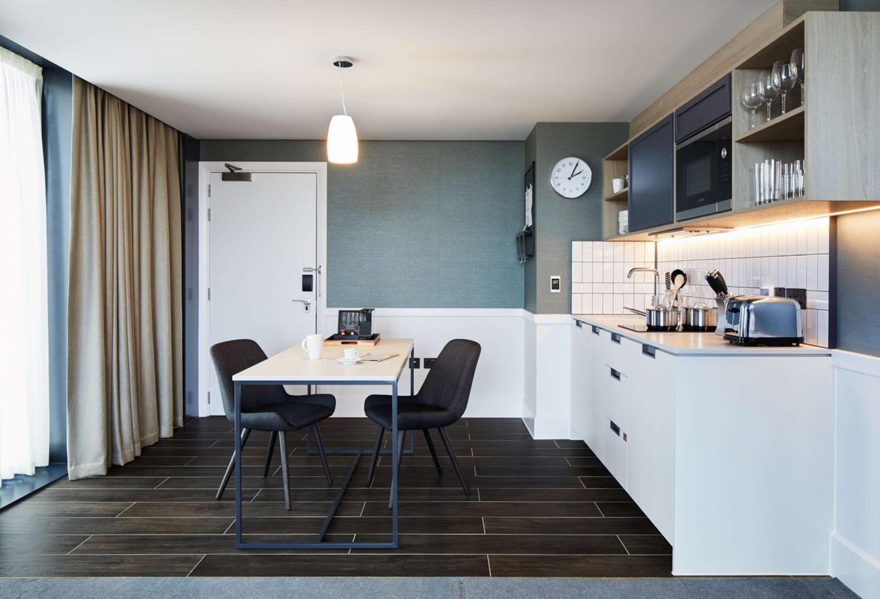 One-Bedroom Suite with Kitchenette  photo 3