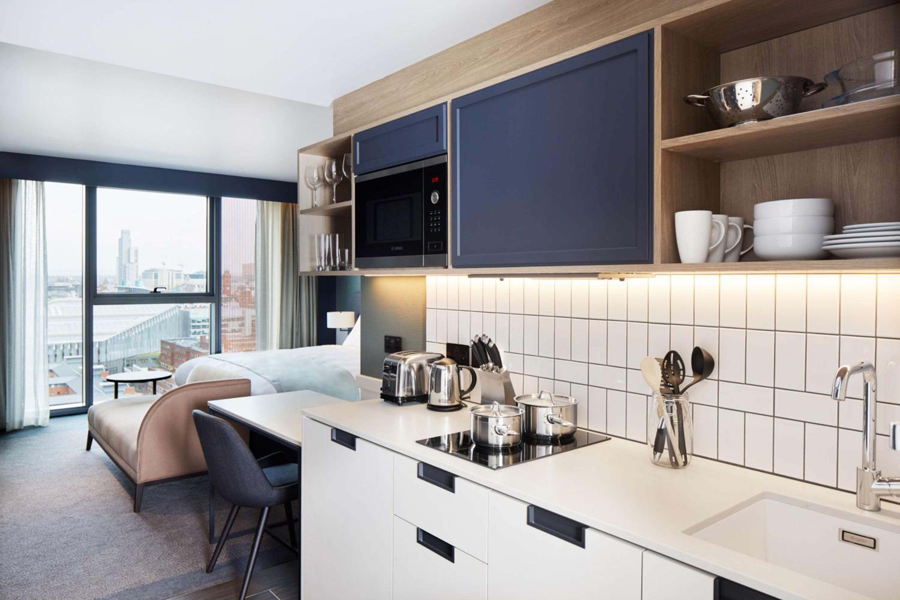 Queen Studio with Kitchenette photo 2