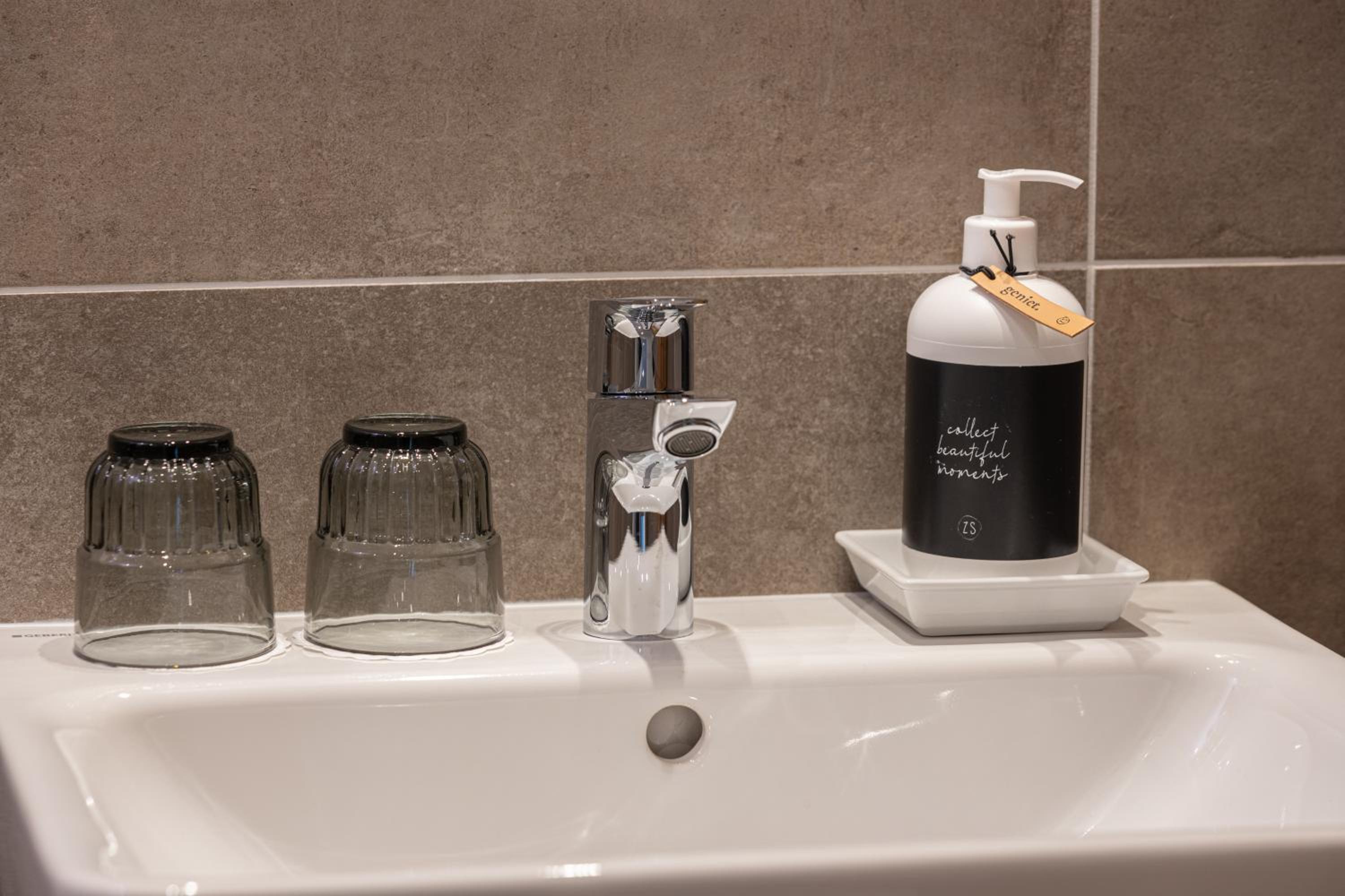 Double Room with Private Bathroom photo 2