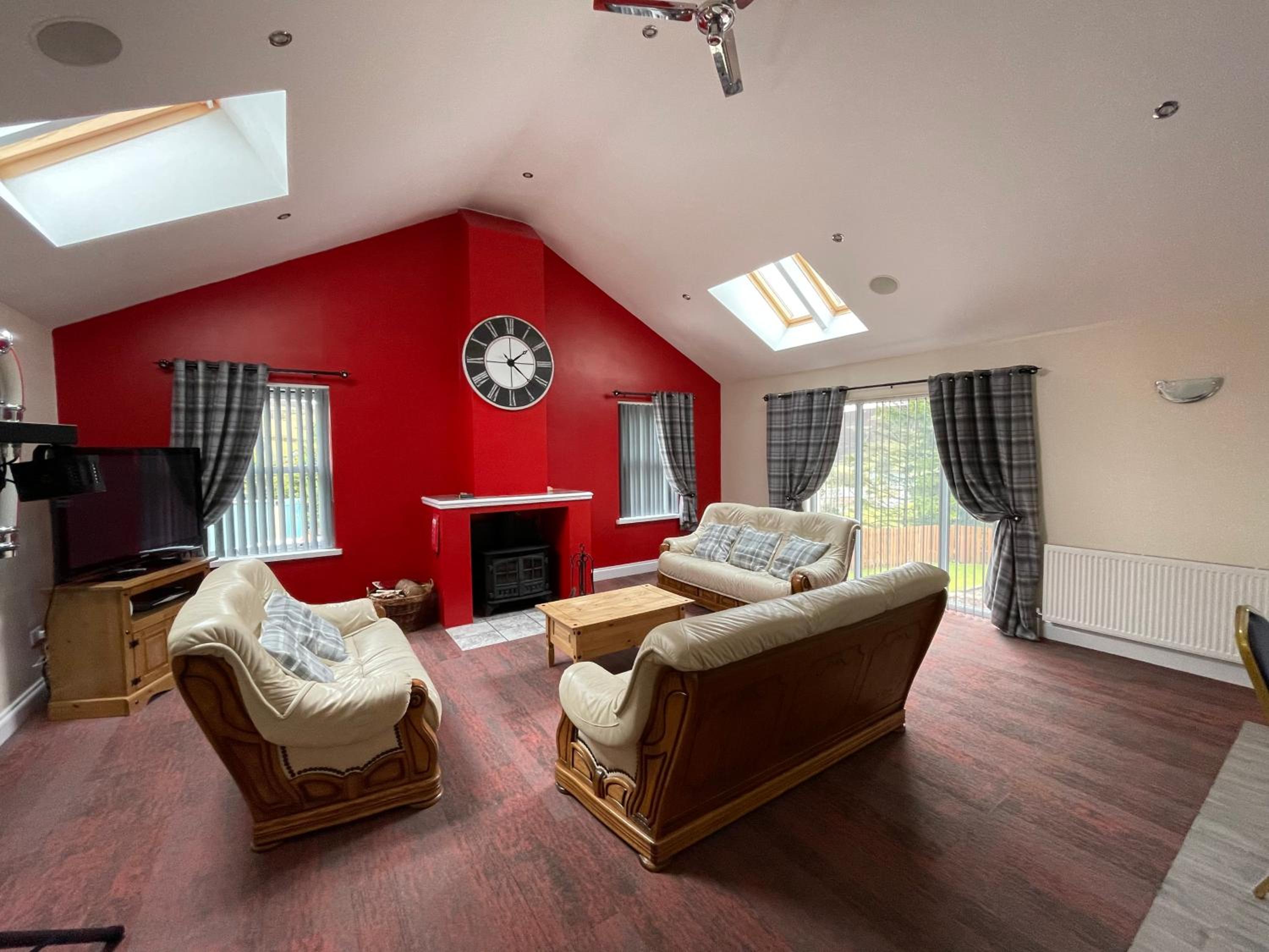 Seven-Bedroom House photo 3