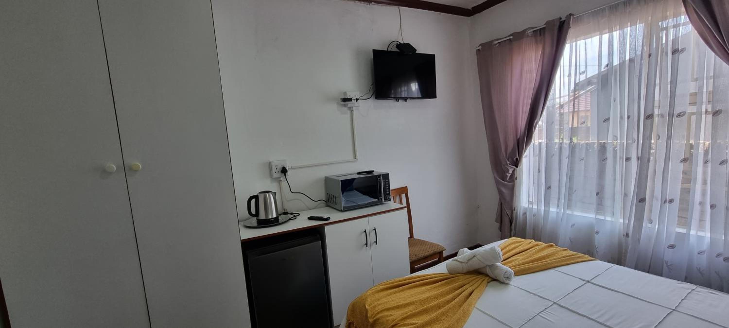 Budget Double Room photo 3