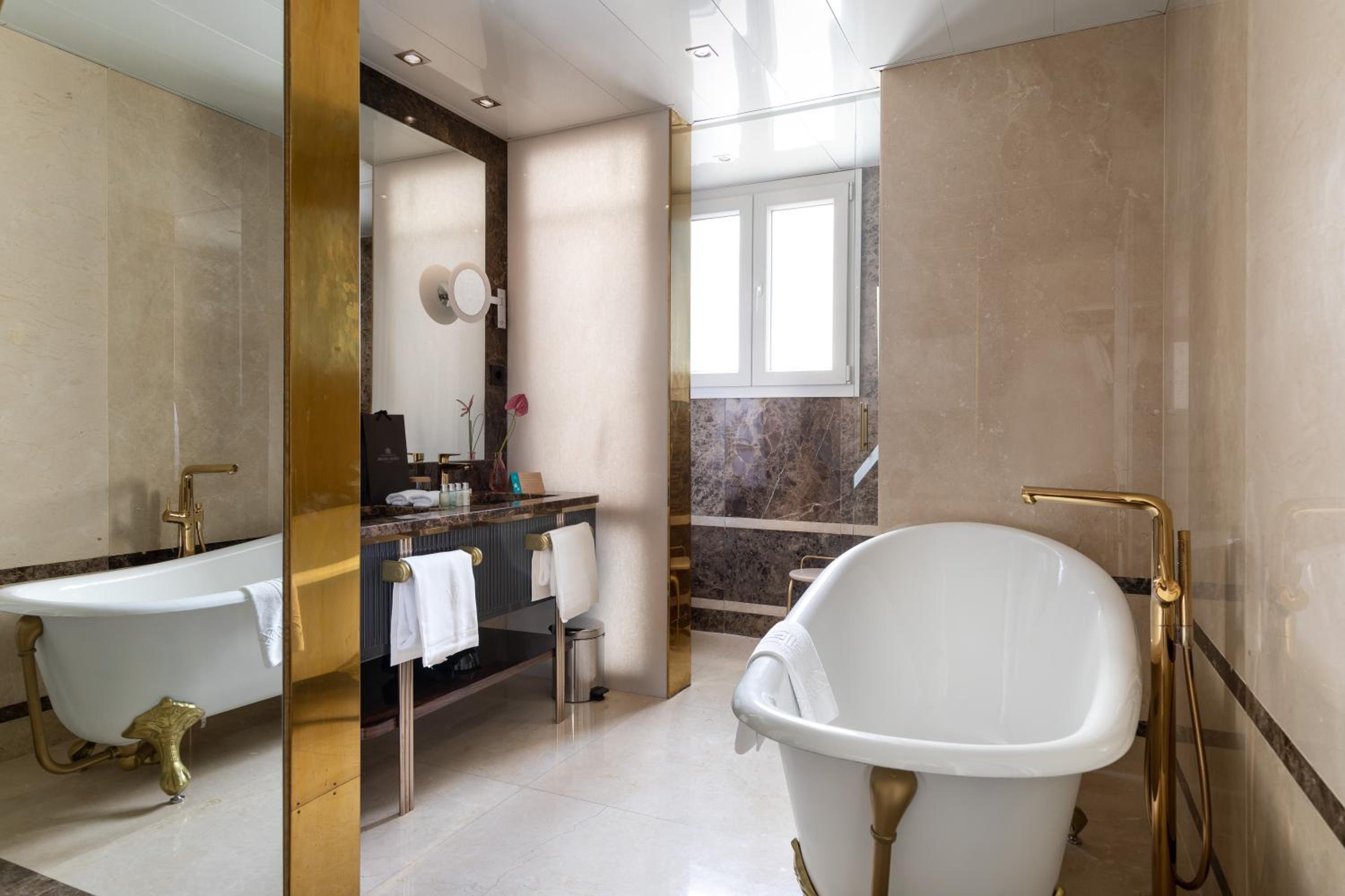 Superior Double or Twin Room  - The Wellington Club - Photo 15
