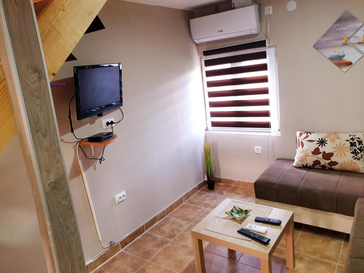 One-Bedroom Apartment photo 3