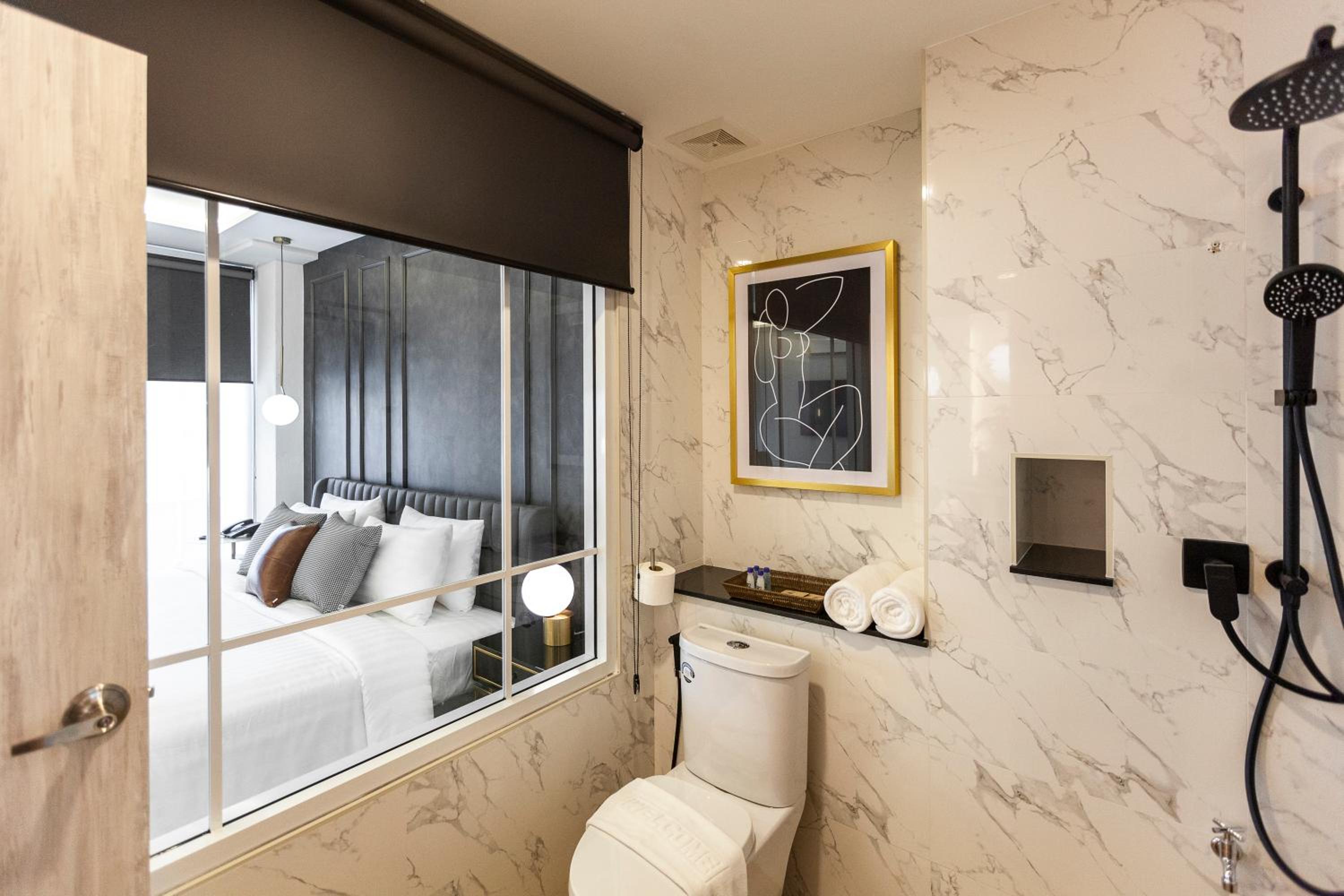 King Suite - Photo 13
