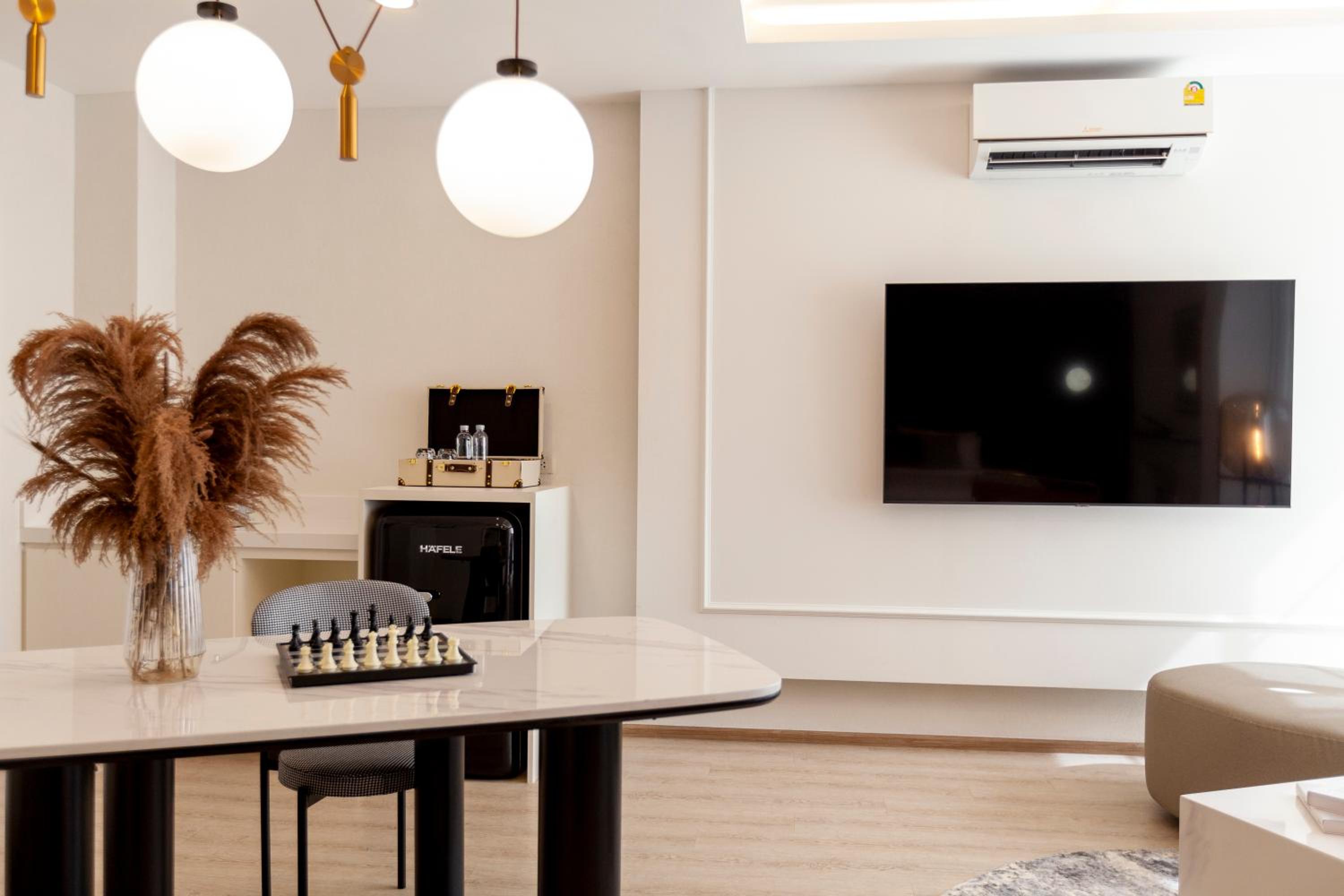 King Suite - Photo 3