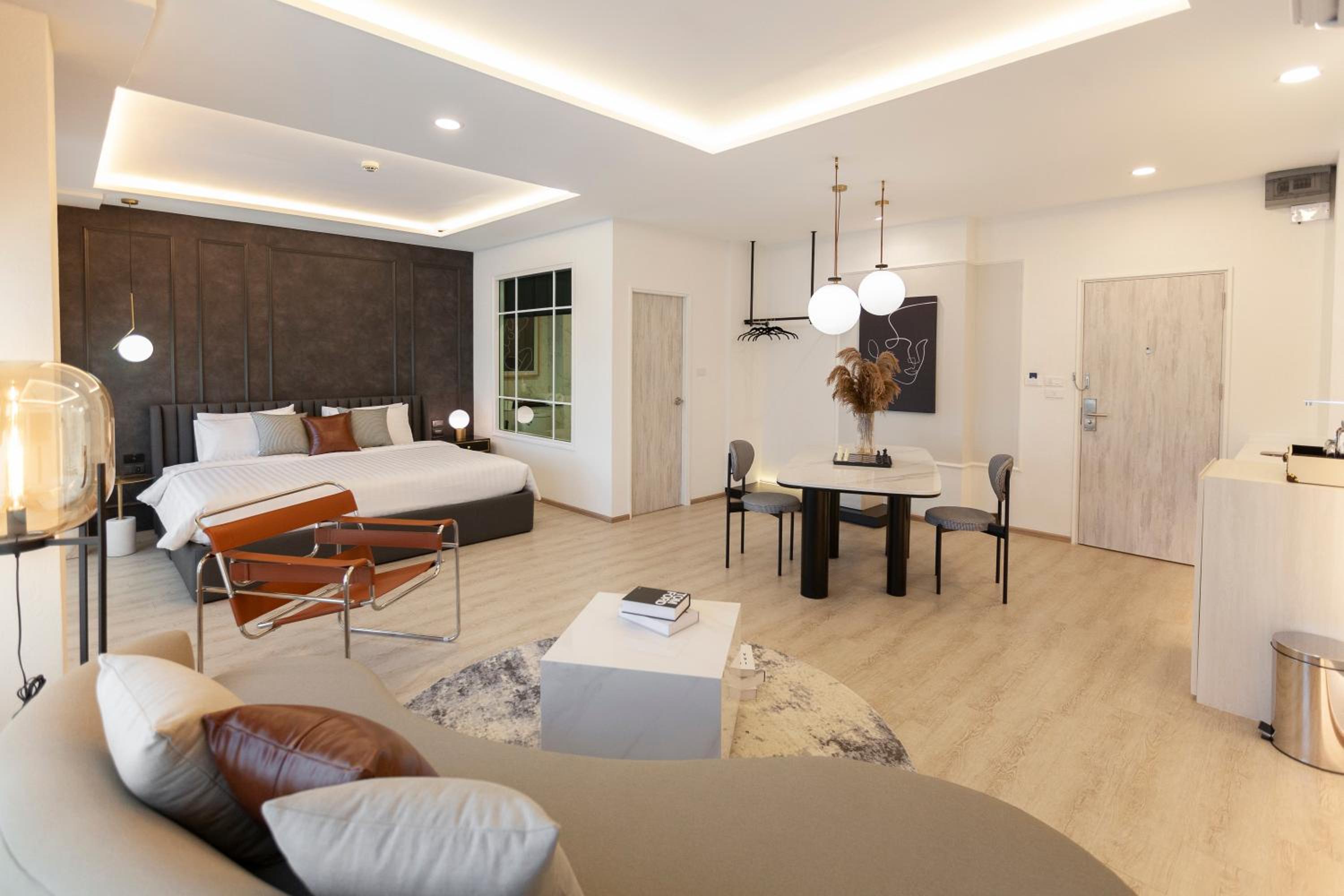 King Suite - Photo 1