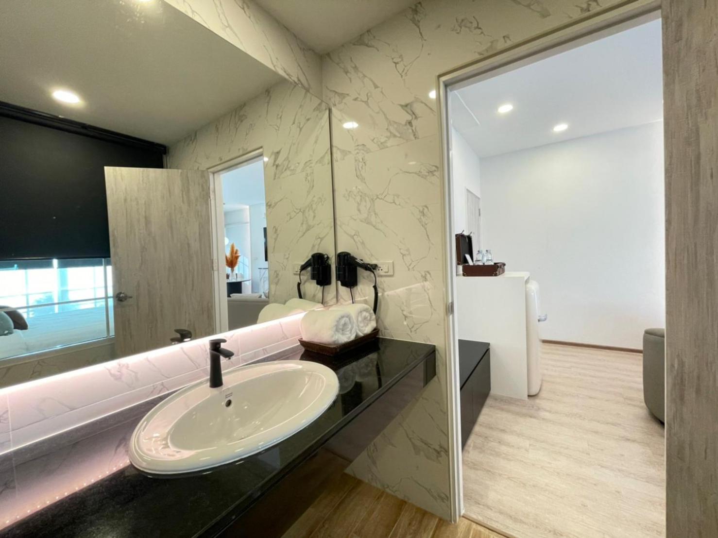 Deluxe Double Studio - Photo 10