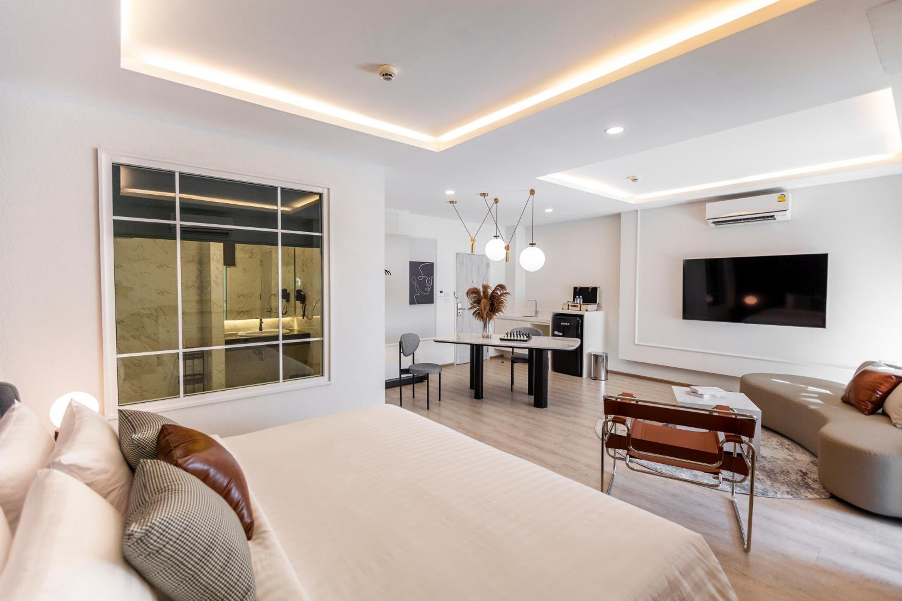 King Suite - Photo 2