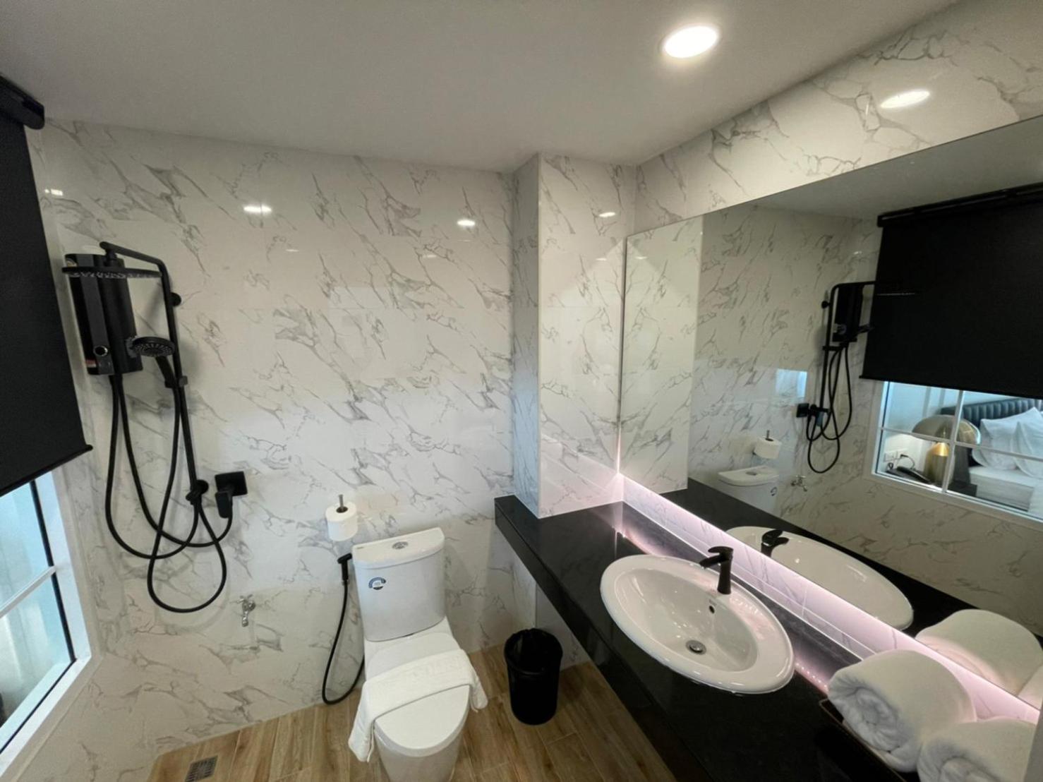 Deluxe Double Studio - Photo 9