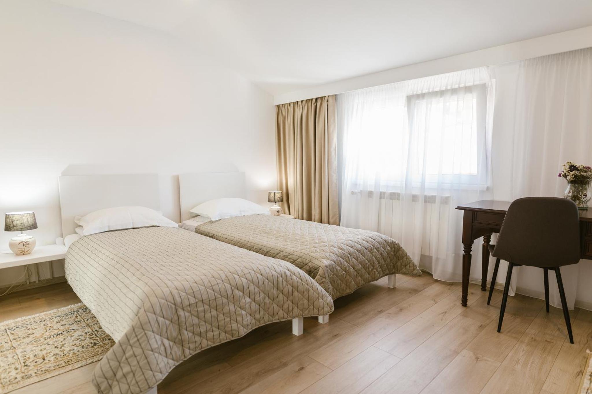 Twin Room - Photo 6
