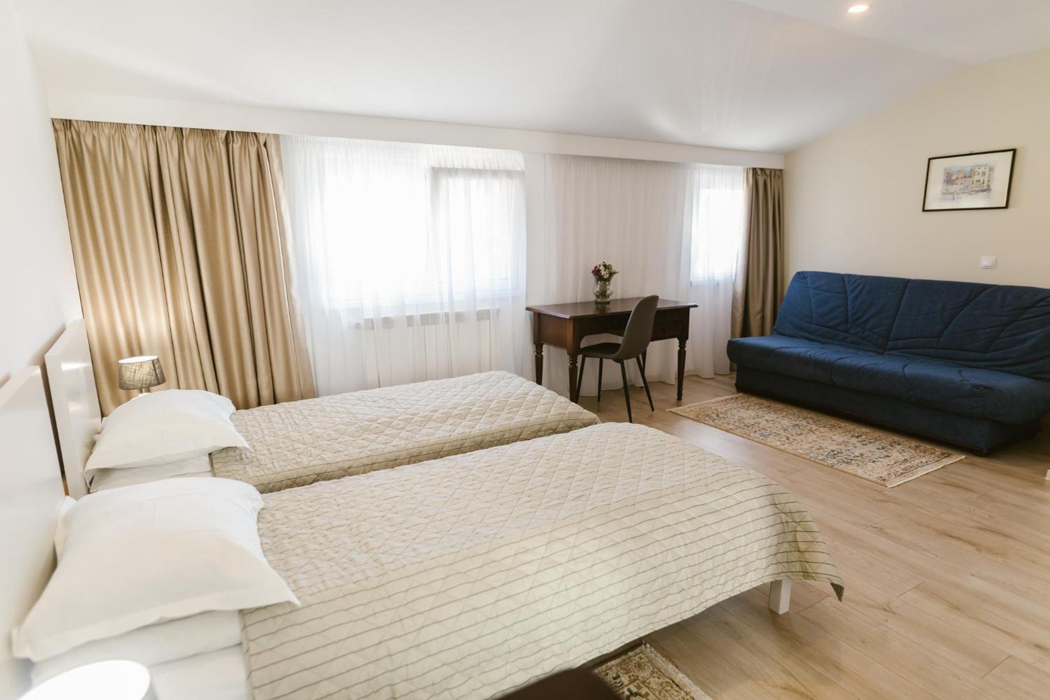 Twin Room - Photo 5