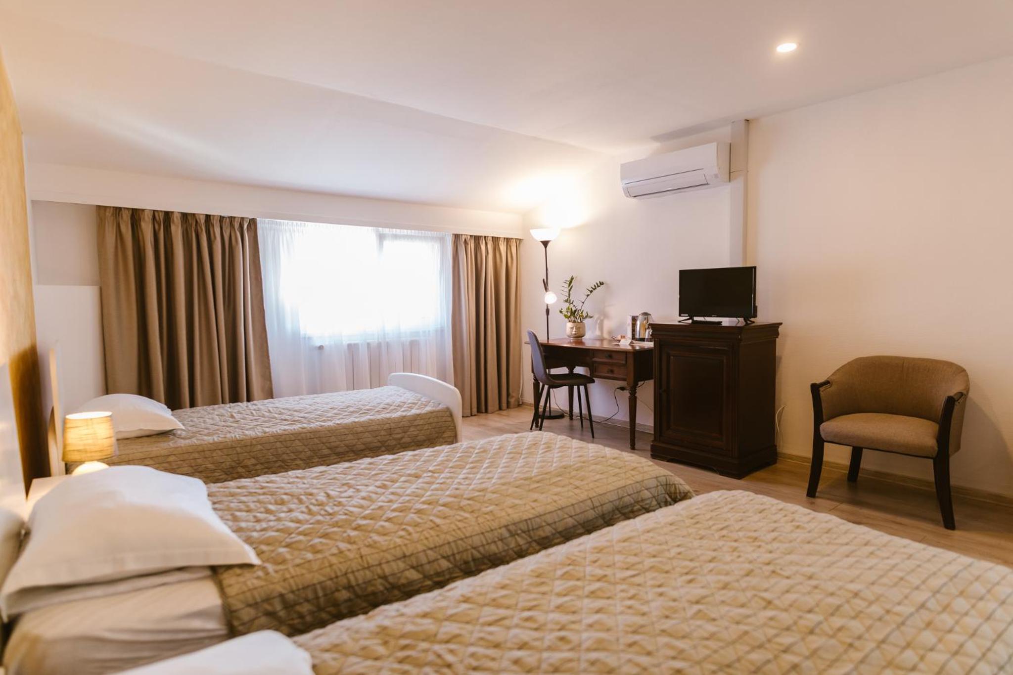 Classic Triple Room - Photo 3