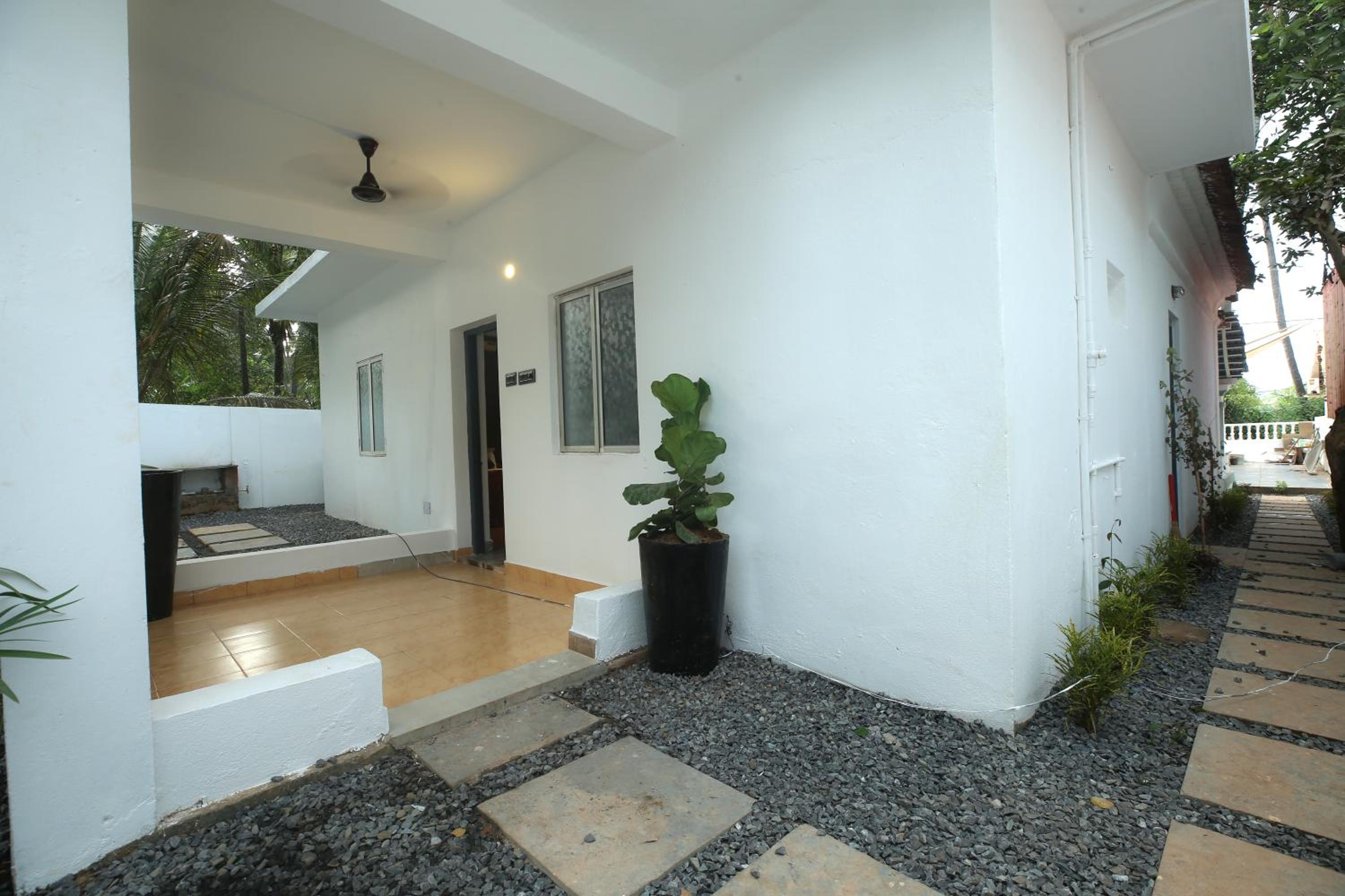 Double Room with Balcony - Photo 16