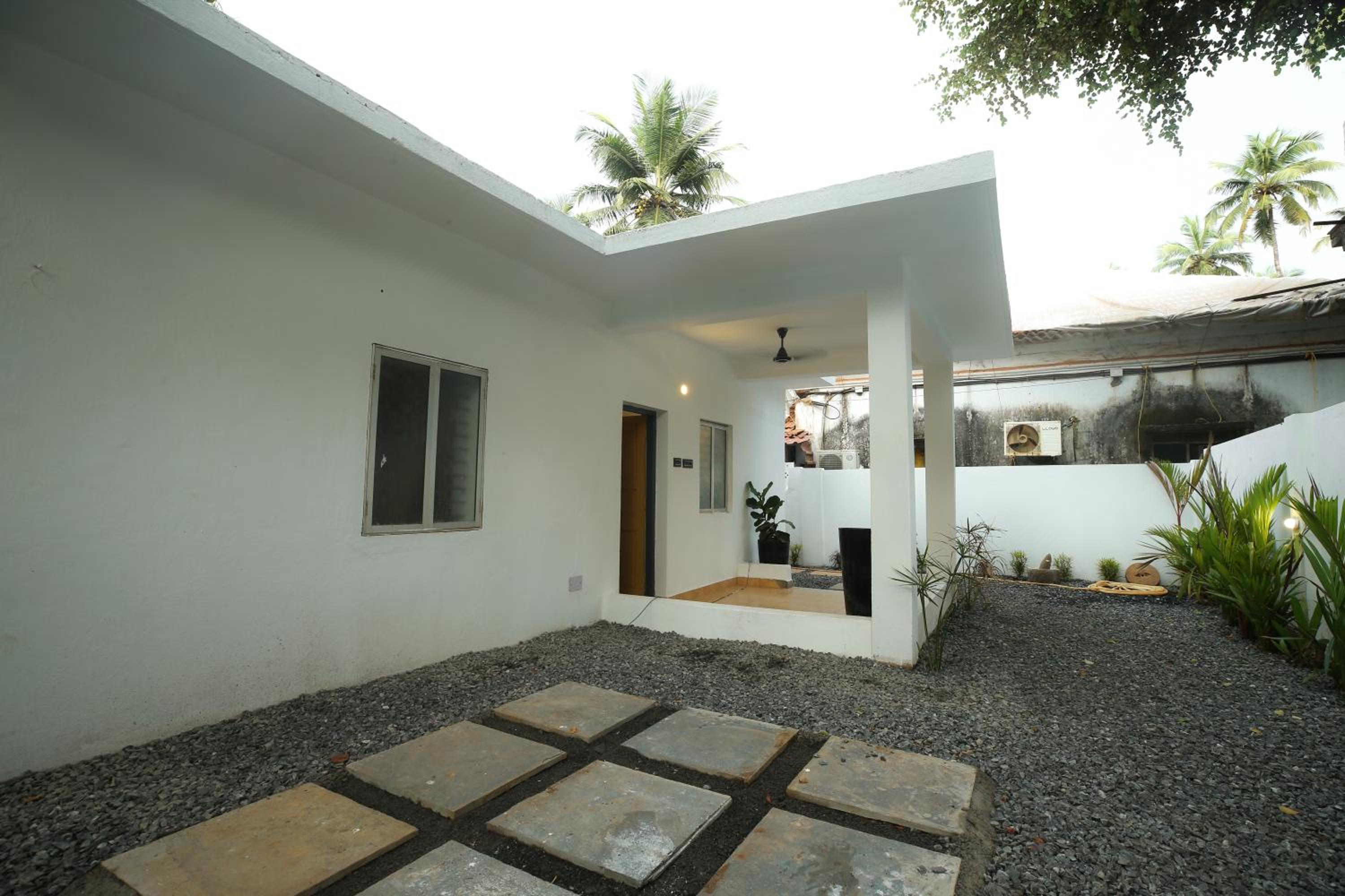Double Room with Balcony - Photo 18