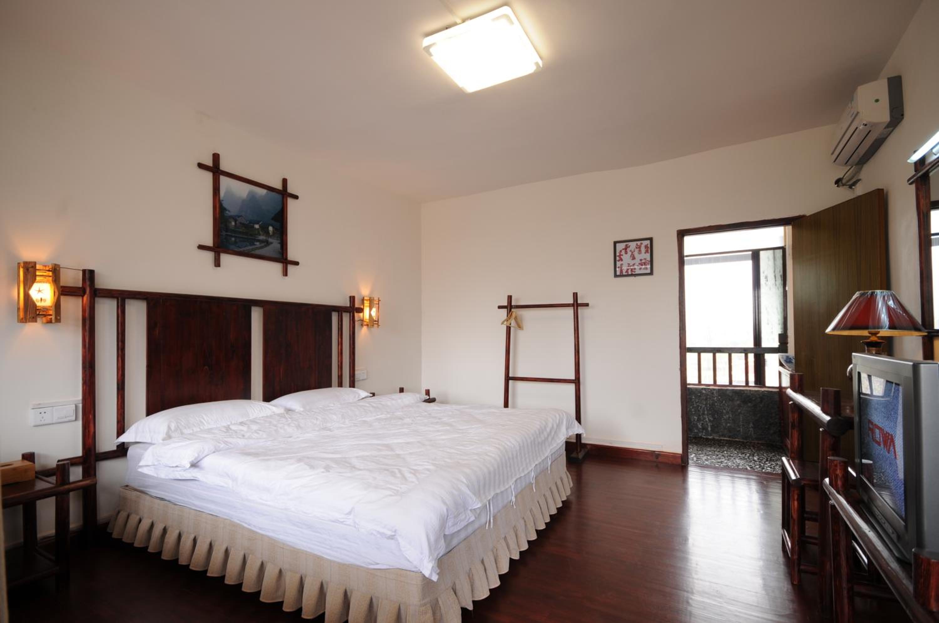 Standard King Room photo 3