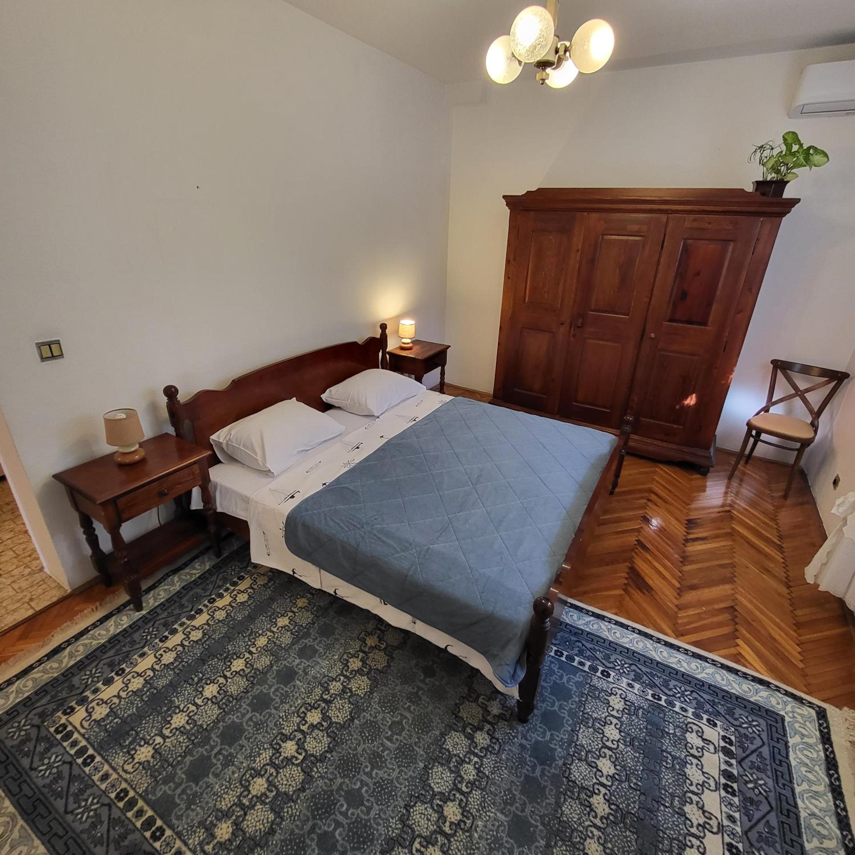 Deluxe Double Room (2 Adults + 1 Child)