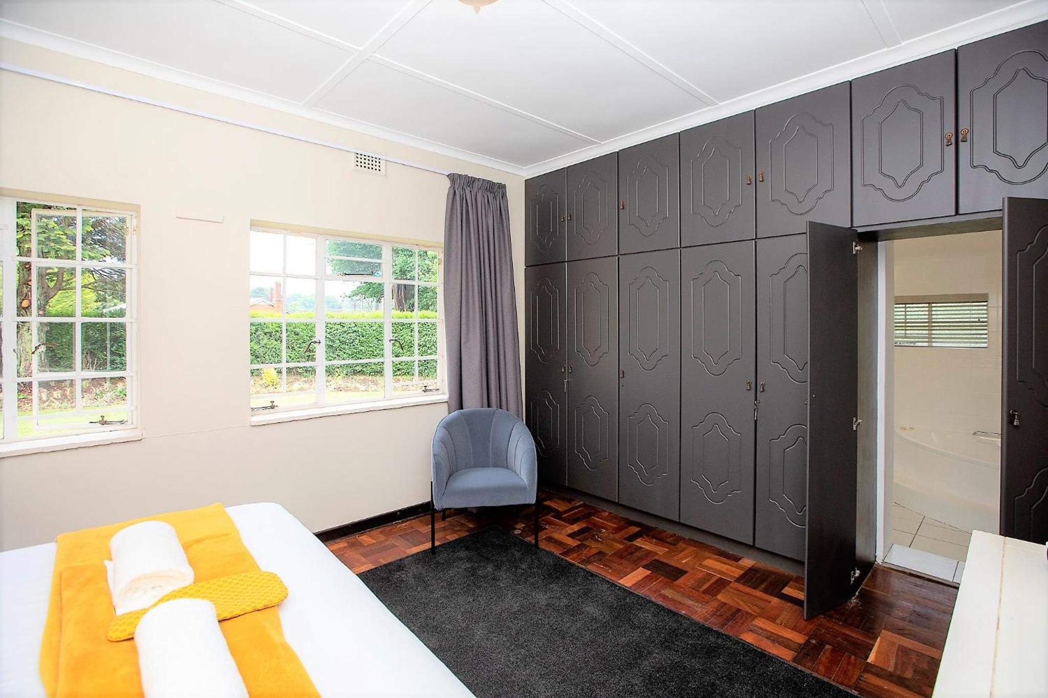 Four-Bedroom House - Photo 19
