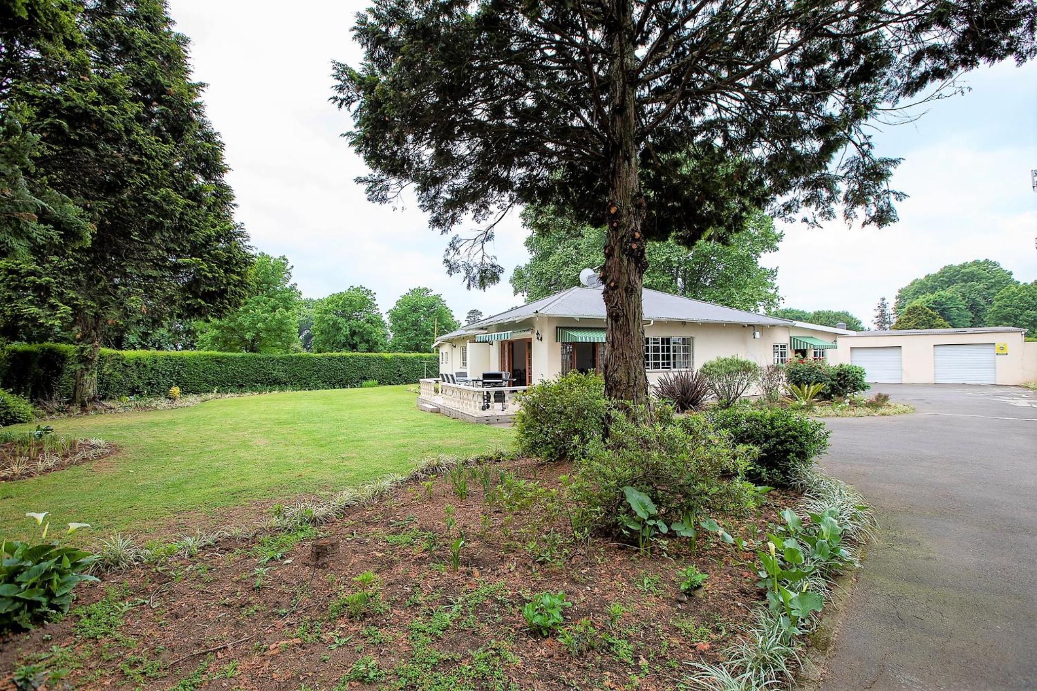 Four-Bedroom House - Photo 2