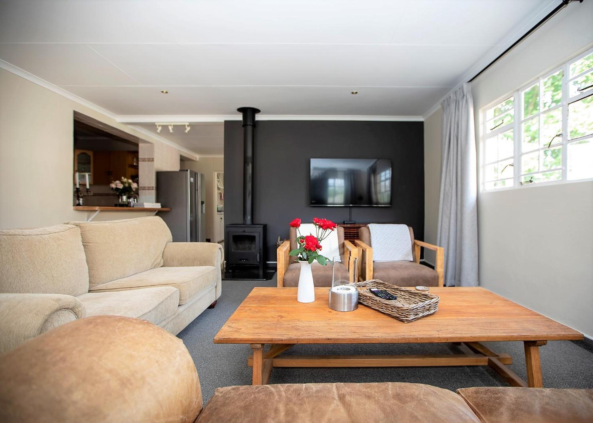 Four-Bedroom House - Photo 3