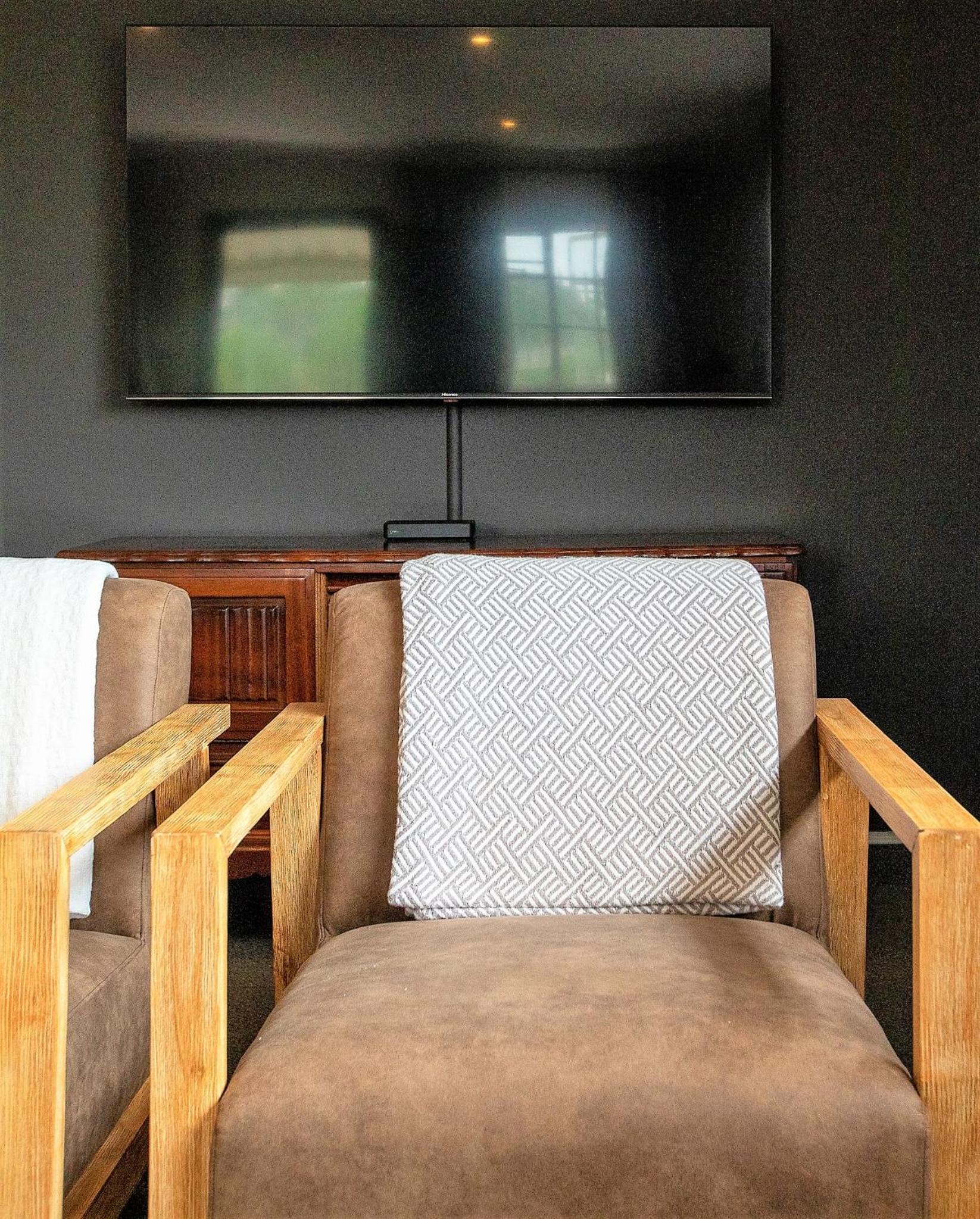 Four-Bedroom House - Photo 6