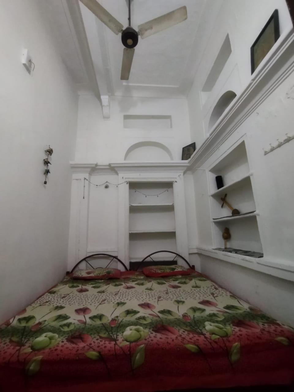 Budget Double Room - Photo 9