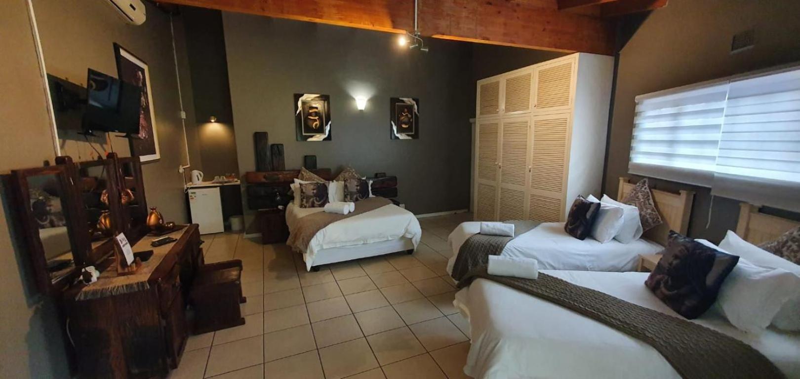 Family Room With Private Bathroom photo 1