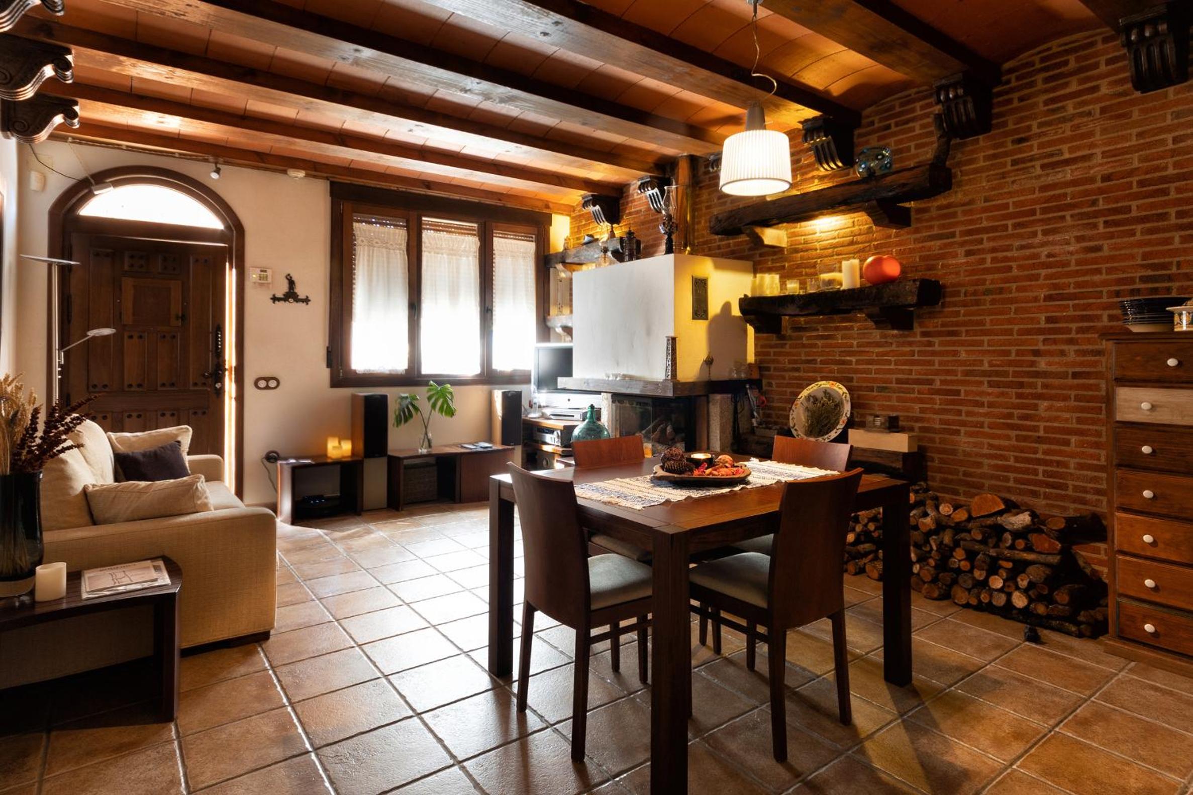 Family Room - Photo 10