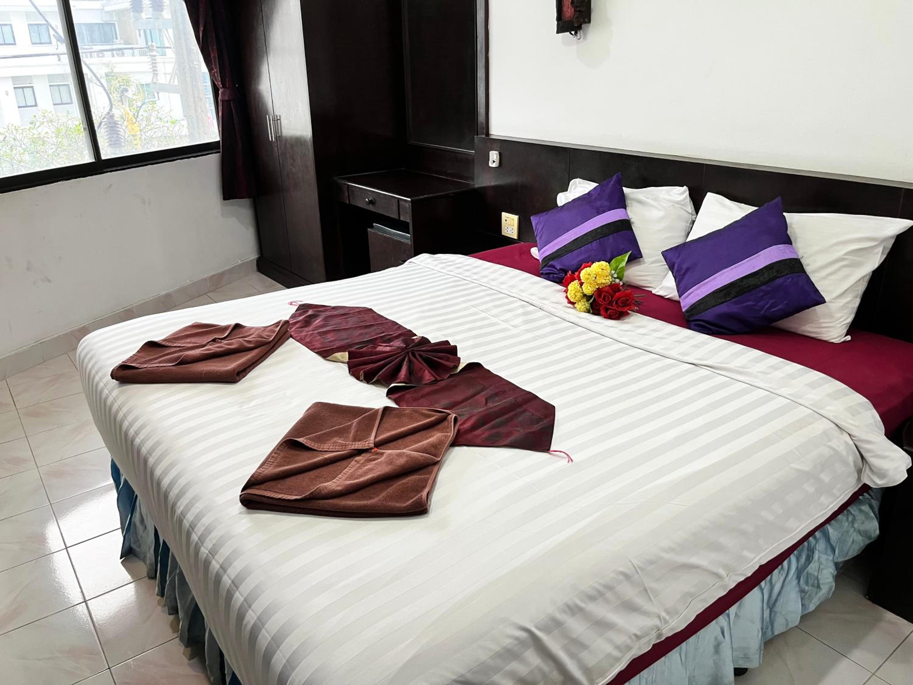 Deluxe Double Room - Photo 14