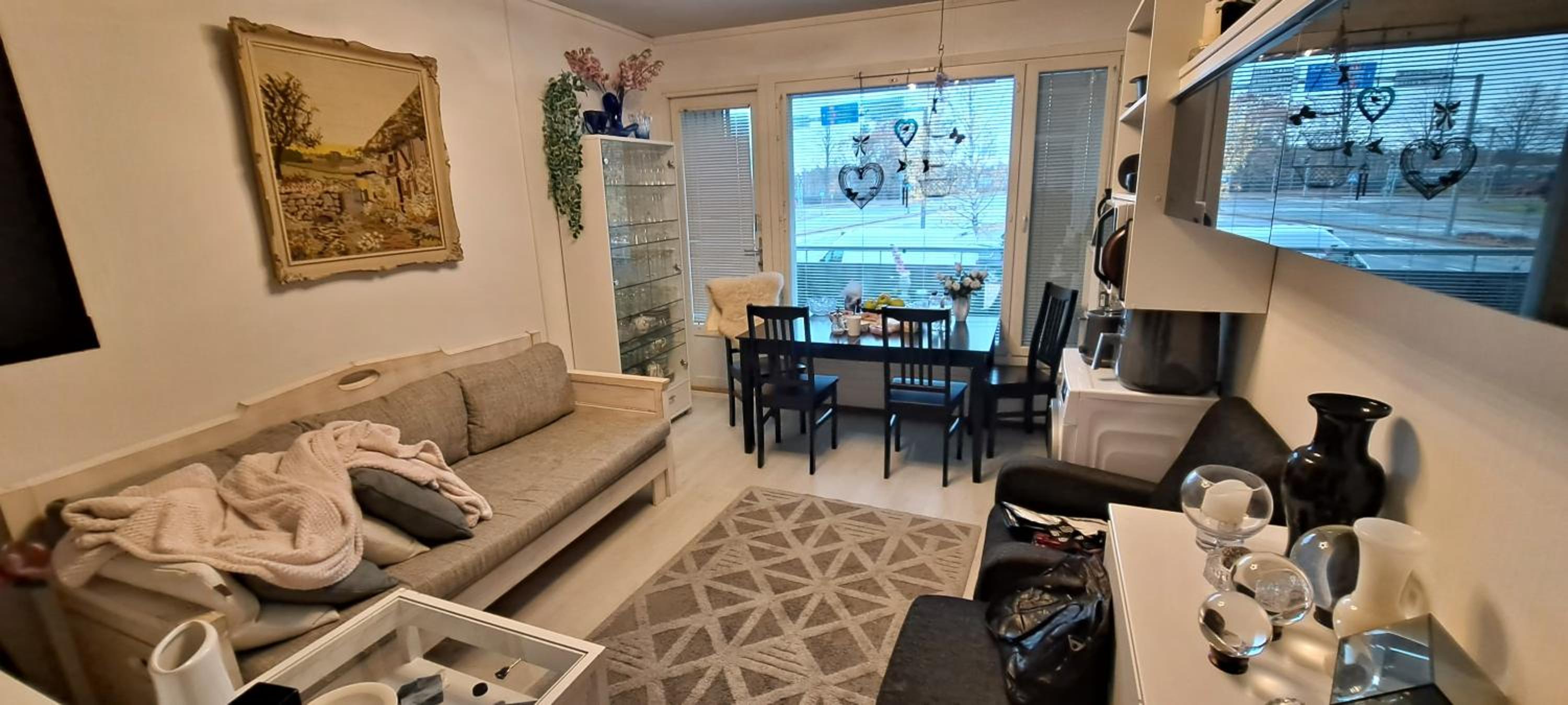 One-Bedroom Apartment - Photo 2