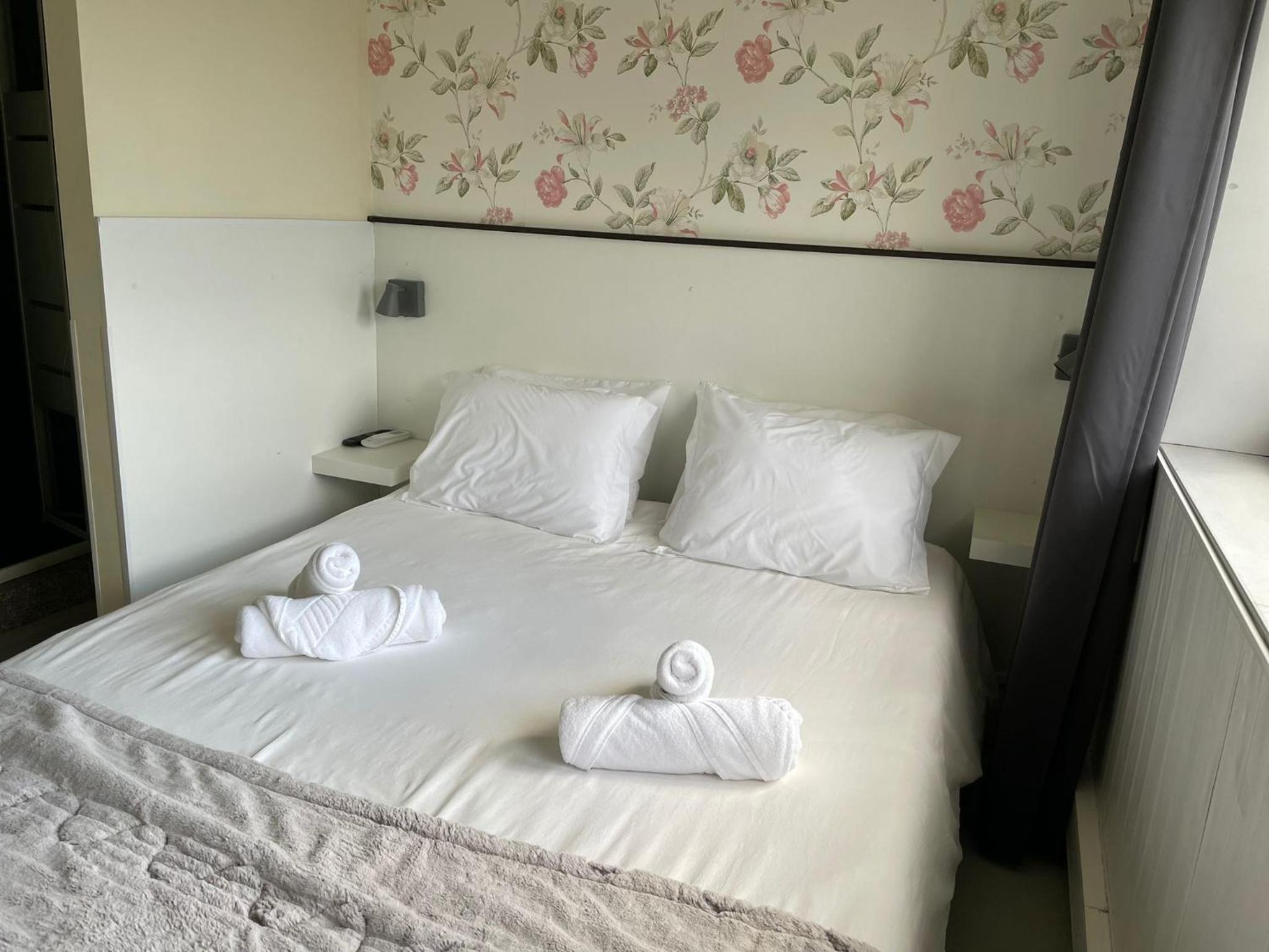 Comfort Triple Room with Shower - Photo 5