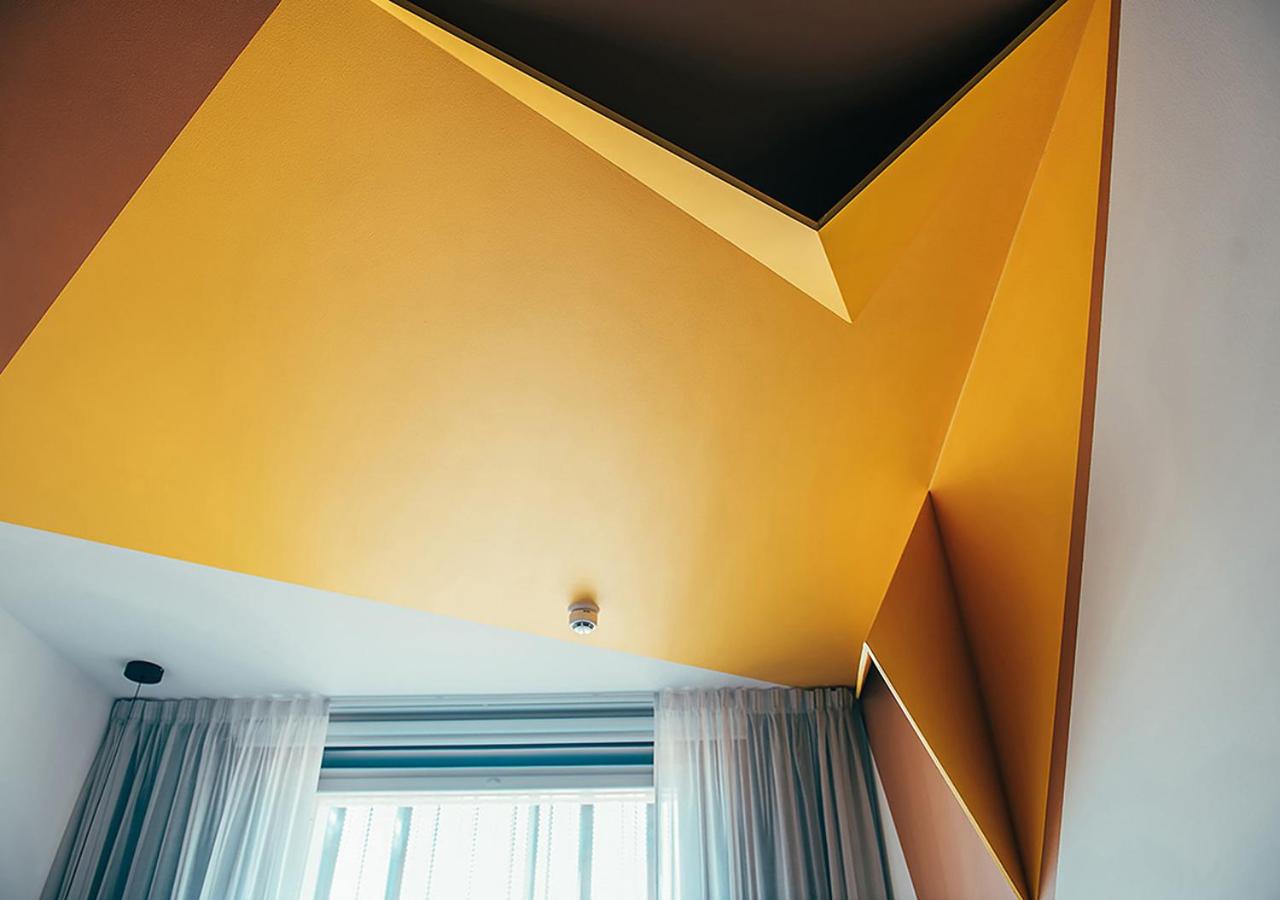 Deluxe King Room - Photo 16