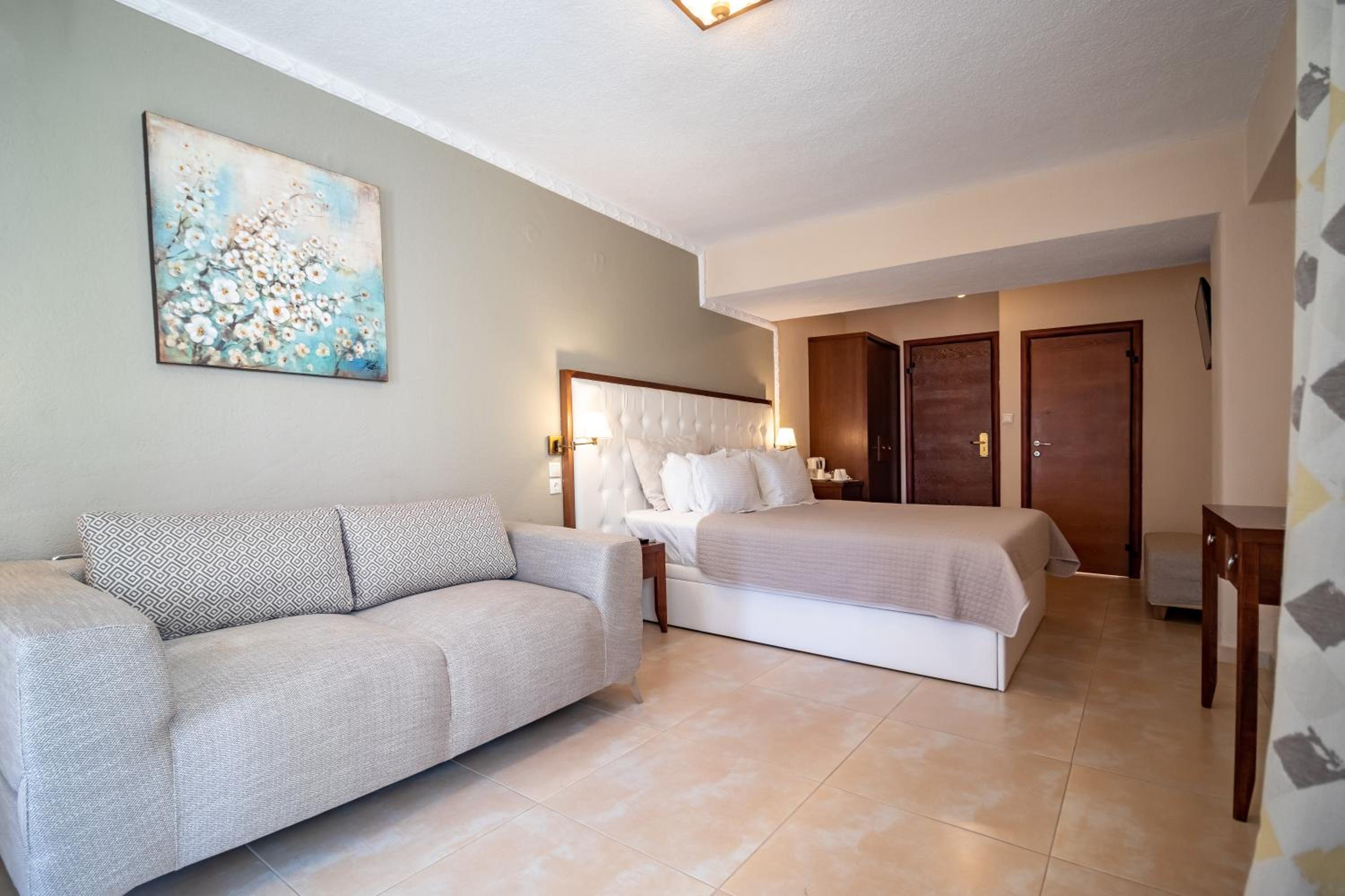 Standard Family Room - Photo 6
