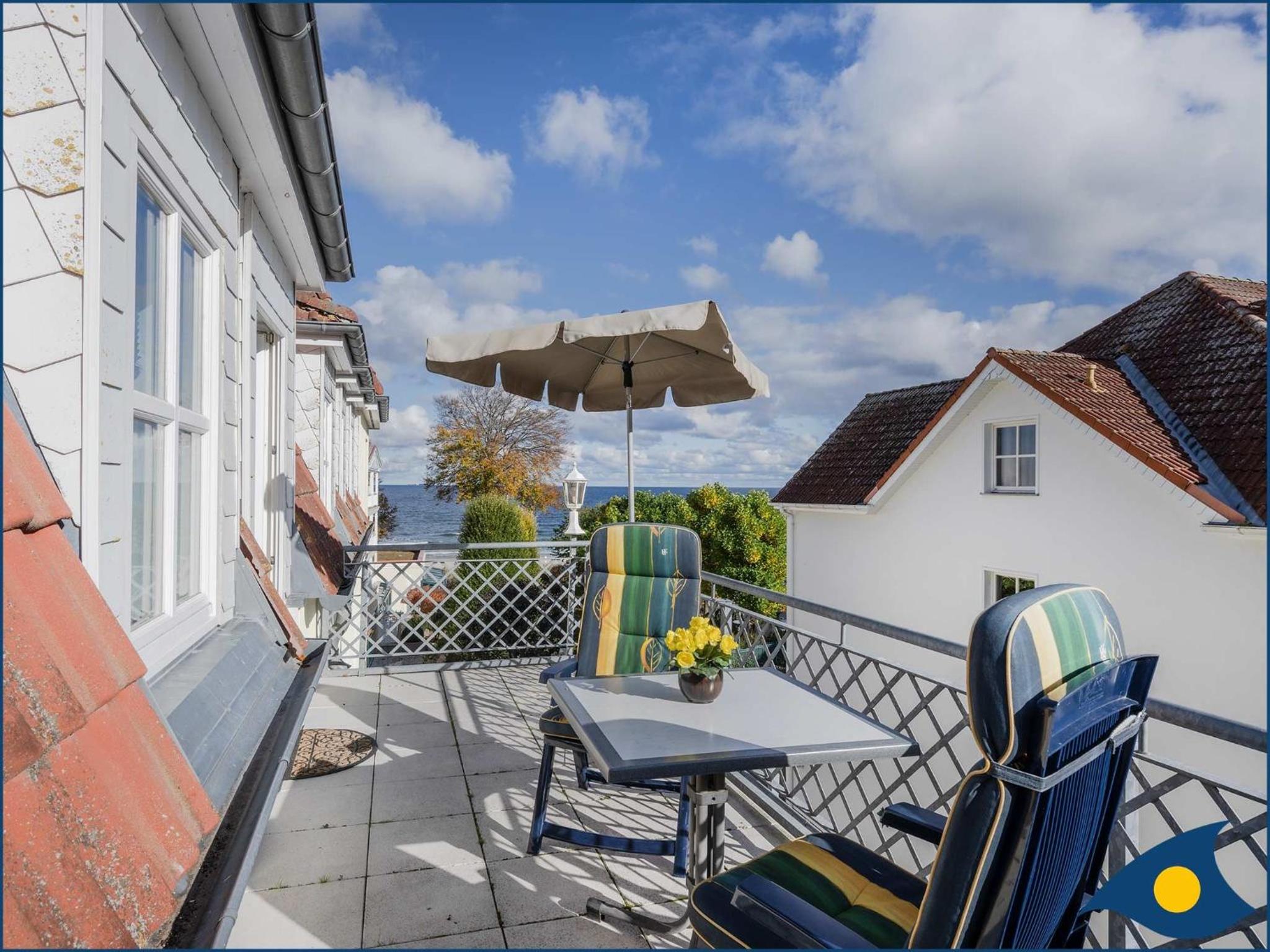 Apartment with Balcony and Terrace photo 3