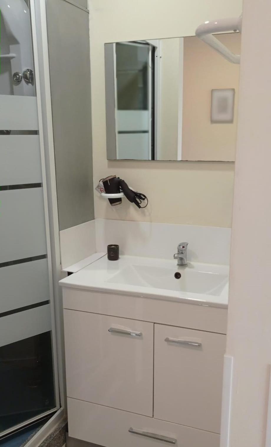 Deluxe Double Room with Shower - Photo 7