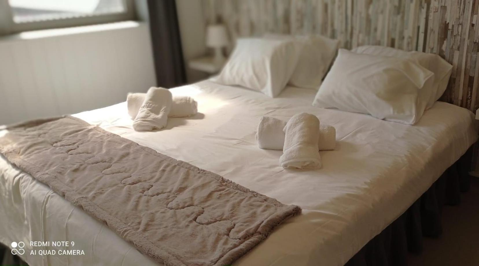 Deluxe Double Room with Shower - Photo 2