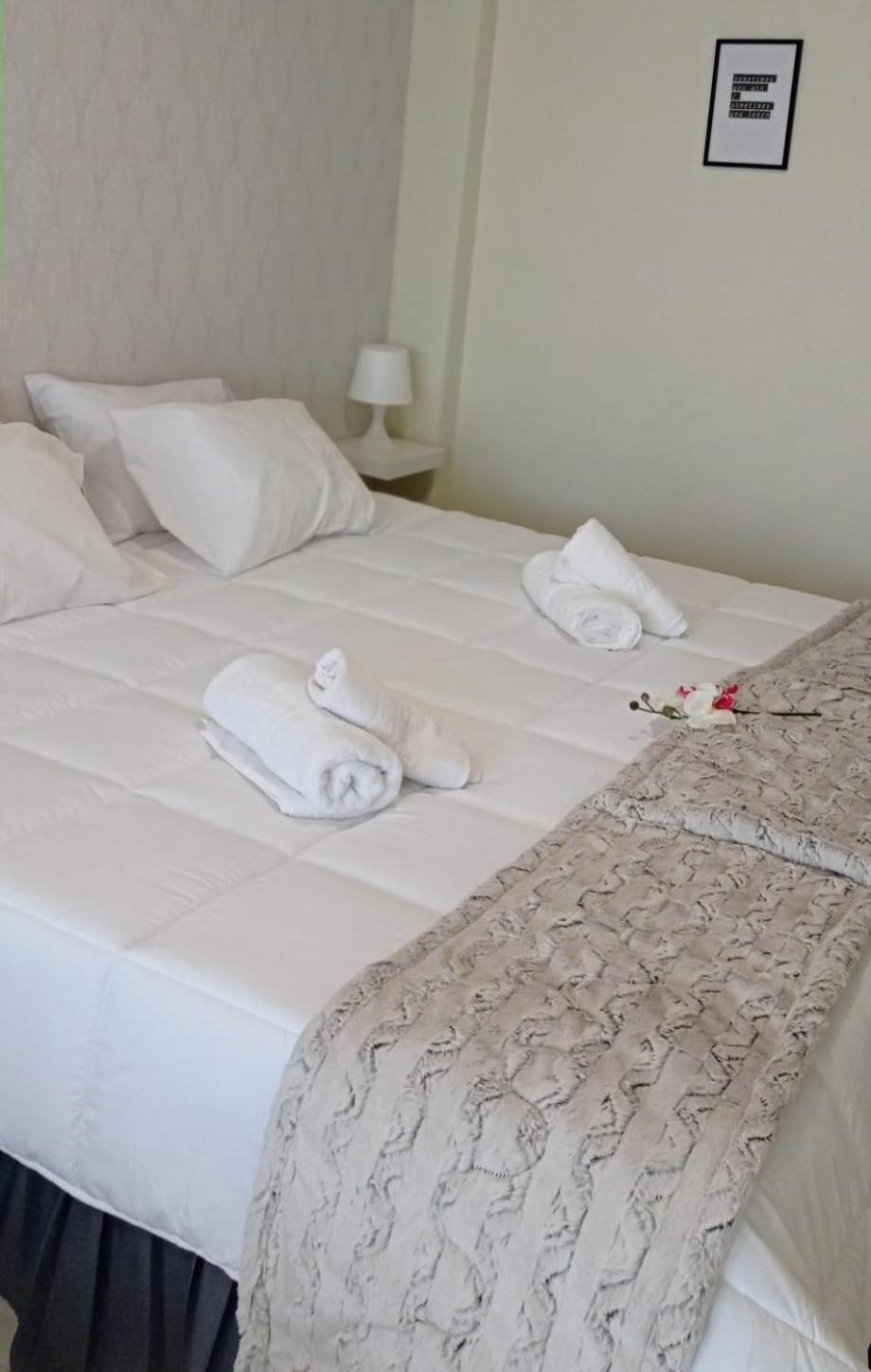 Deluxe Double Room with Shower - Photo 9