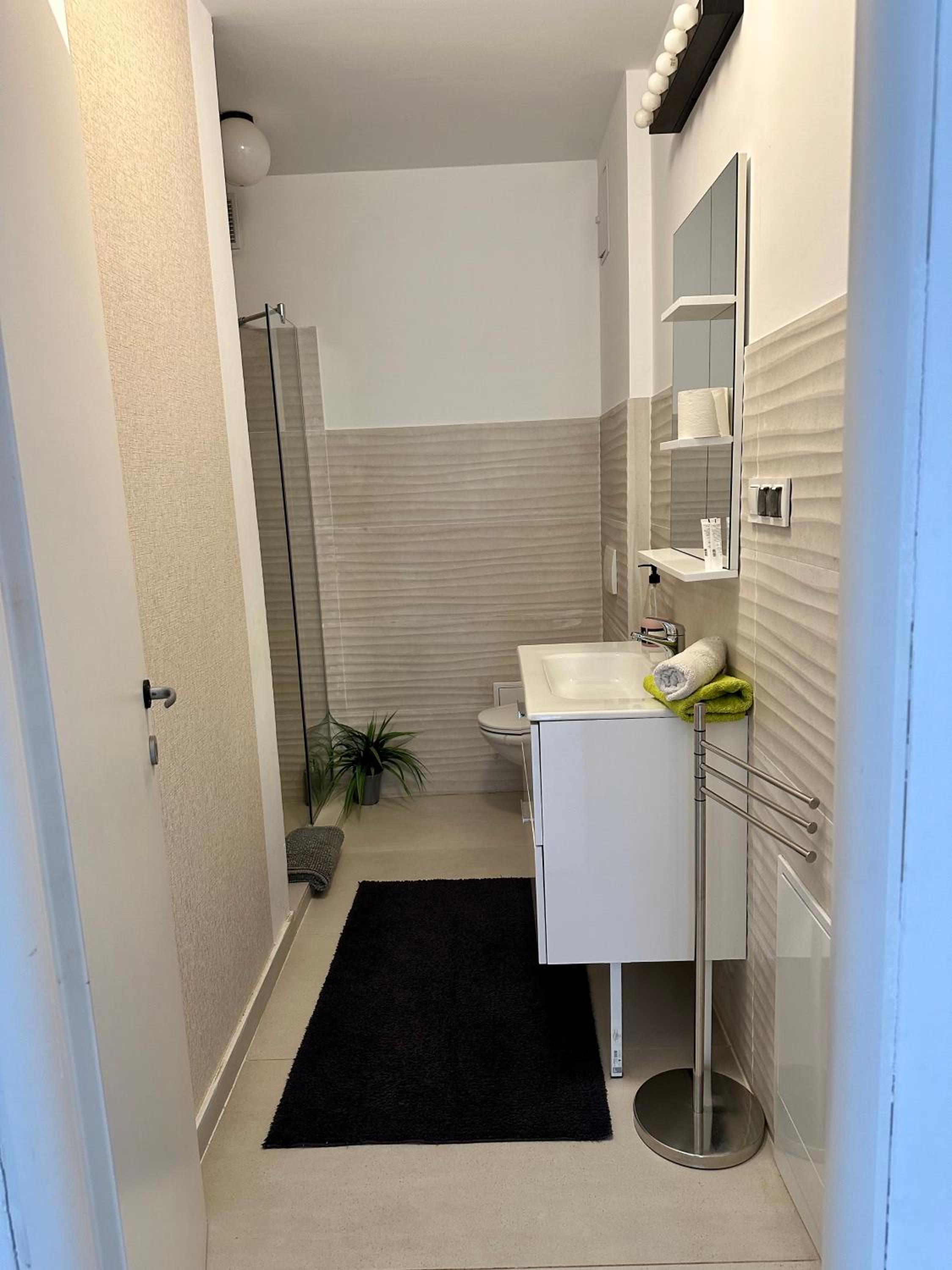 One-Bedroom Apartment - Photo 27