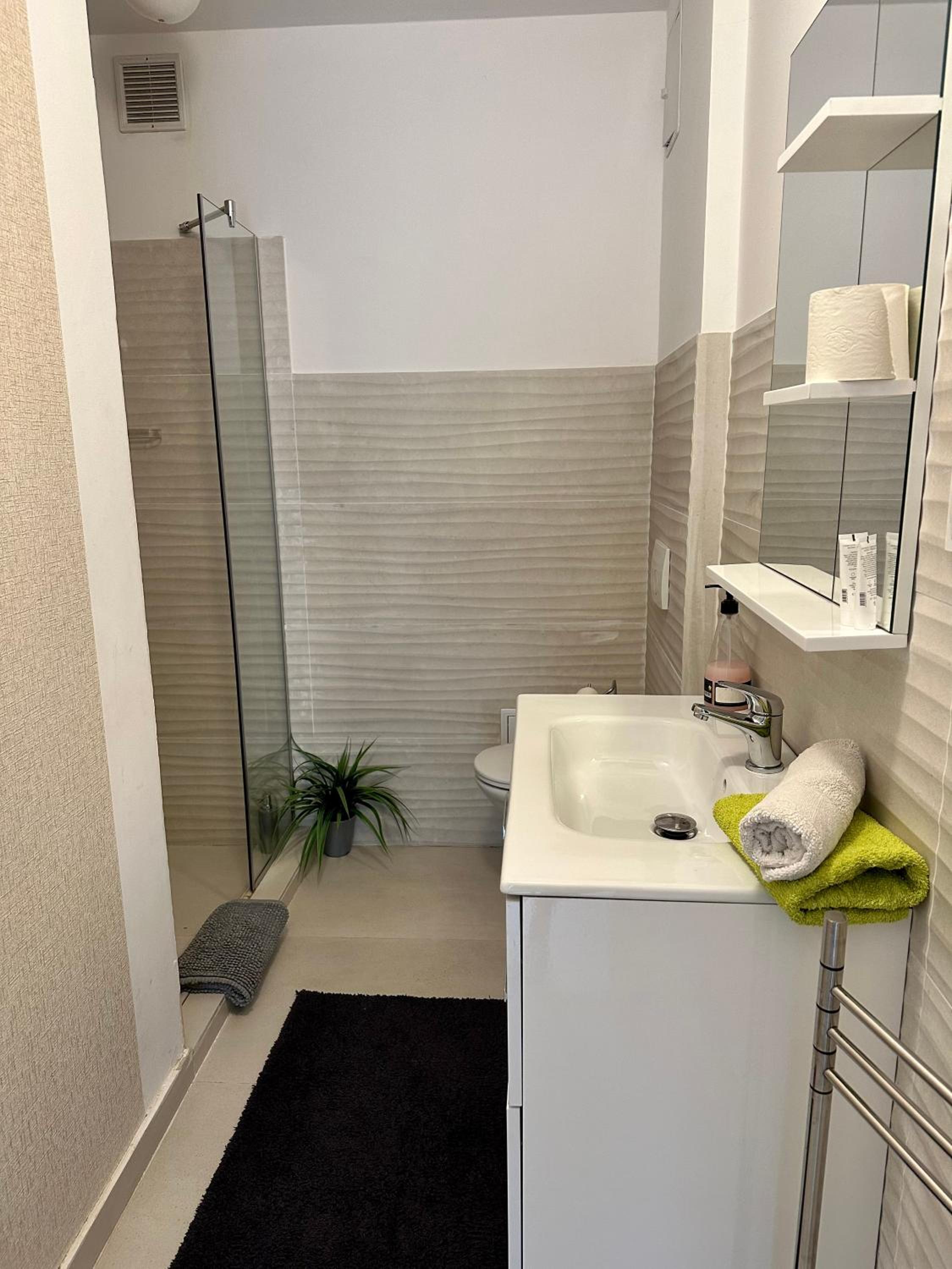 One-Bedroom Apartment - Photo 28