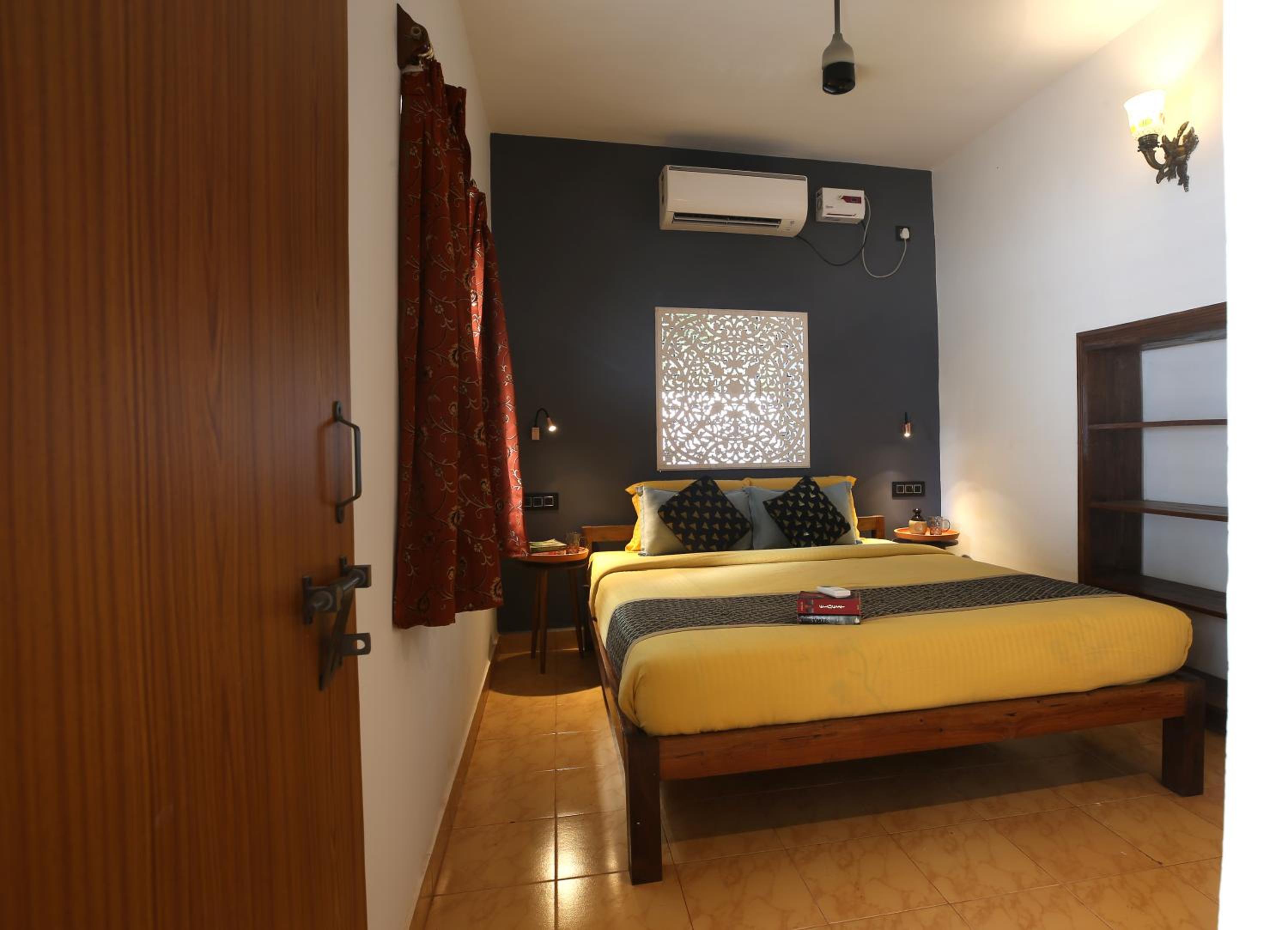 Double Room with Balcony - Photo 13