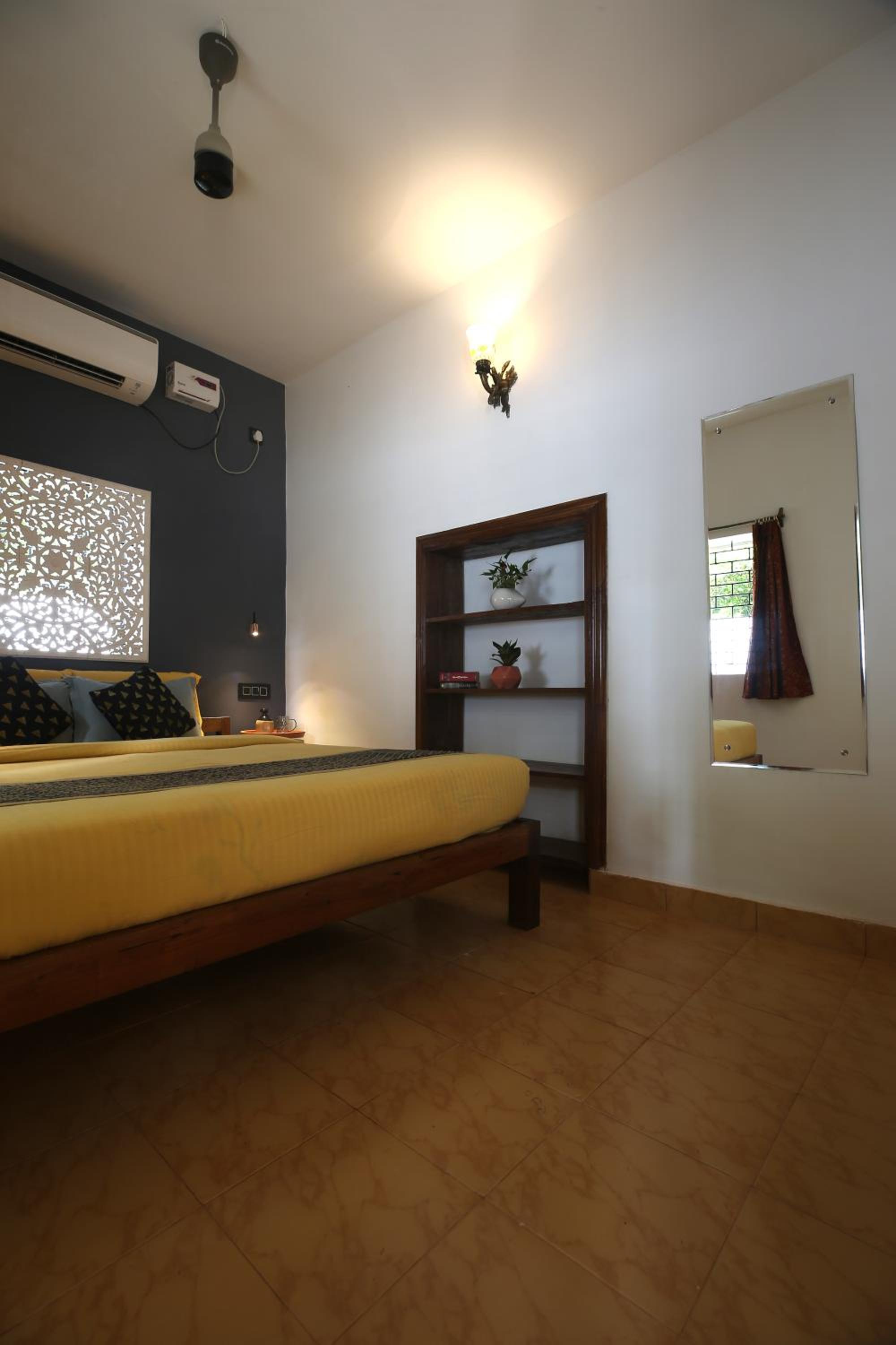 Double Room with Balcony - Photo 14