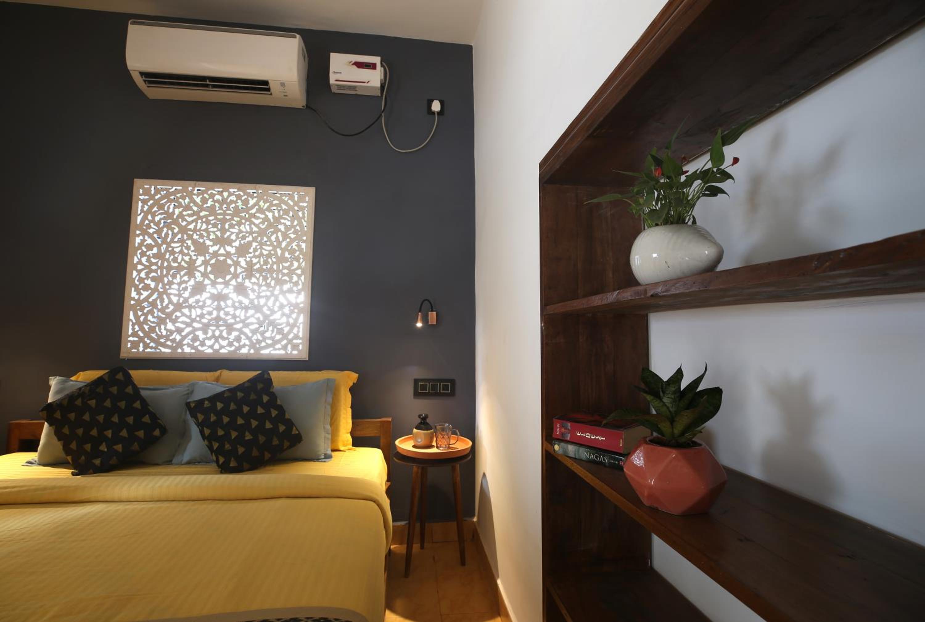 Double Room with Balcony - Photo 11