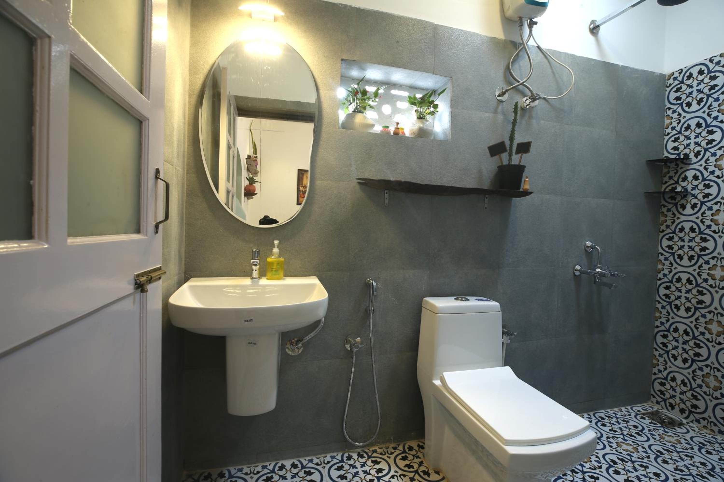 Double Room with Balcony - Photo 17