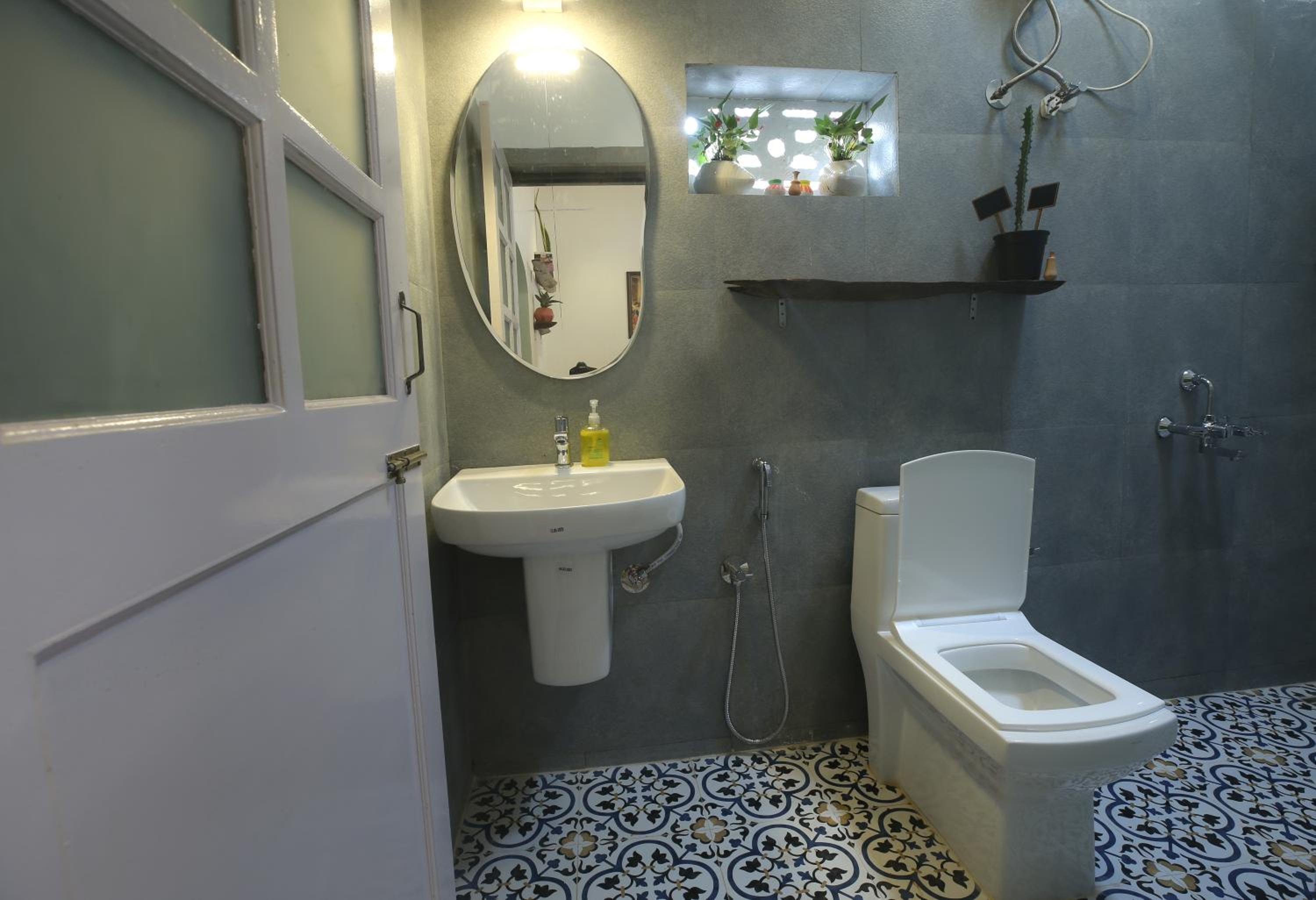 Double Room with Balcony - Photo 21
