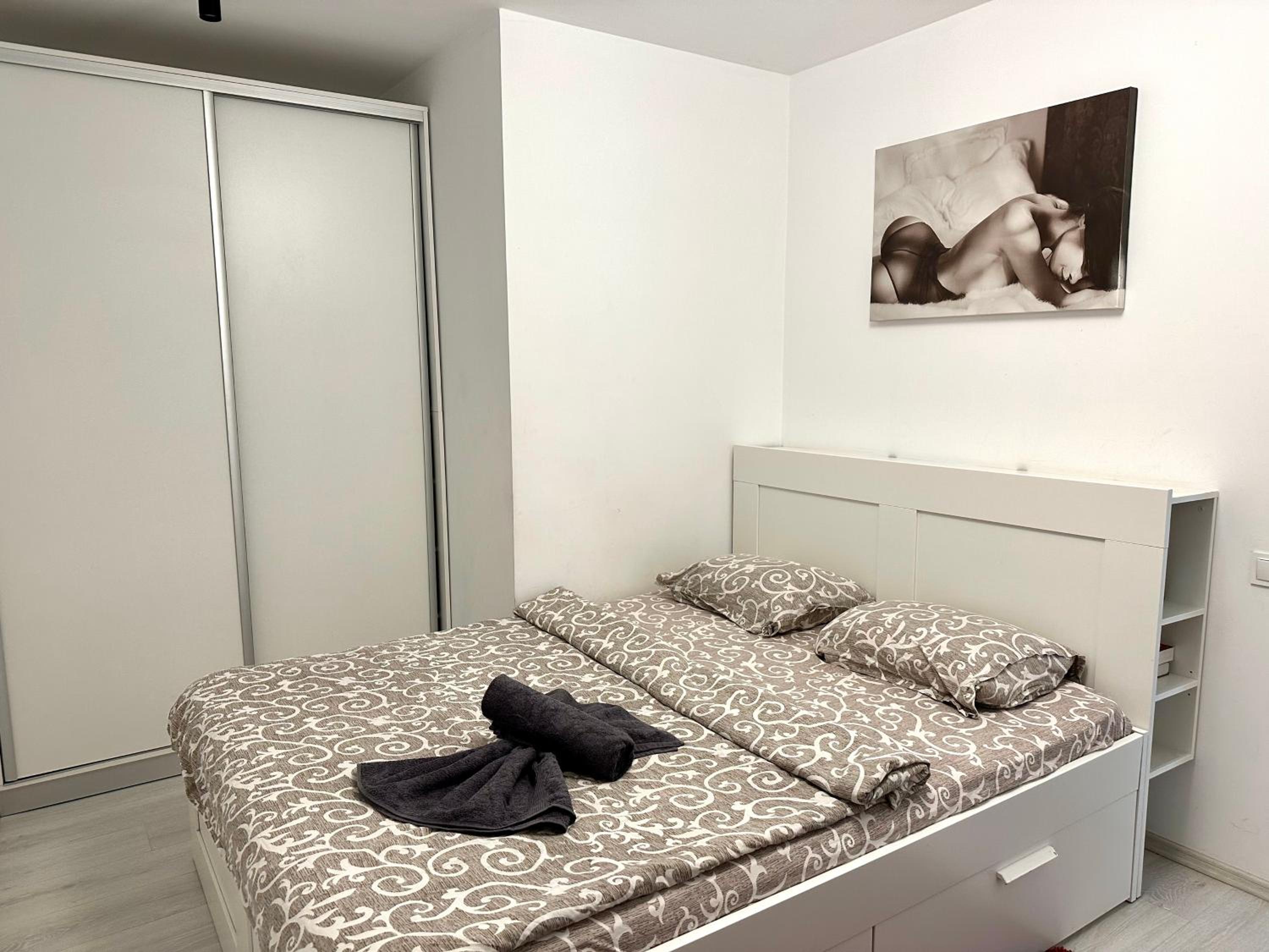 One-Bedroom Apartment - Photo 41